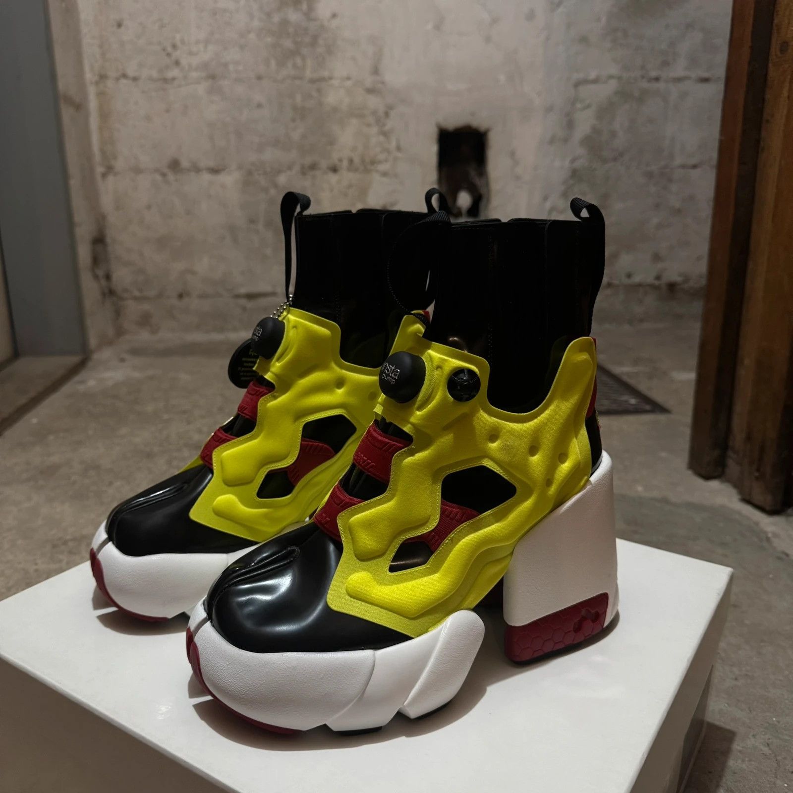 Maison Margiela × Reebok Maison Margiela x Reebok tabi high heel sneakers boots Size US 7 / IT 37 - 2 Thumbnail