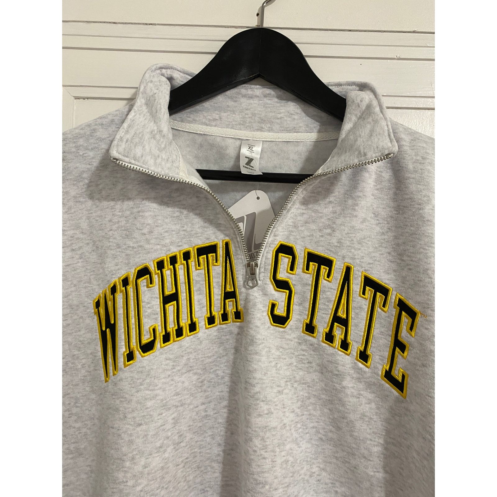 NCAA NWT Wichita State Shockers Cropped 1/4-Zip Sweatshirt Sz XL Size XL / US 12-14 / IT 48-50 - 2 Thumbnail