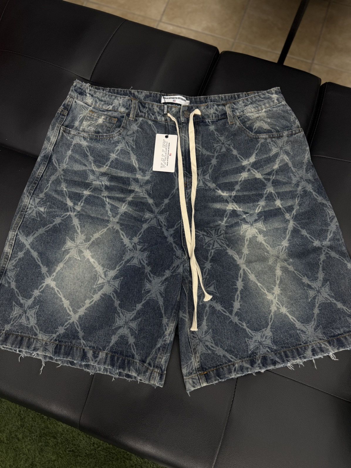 Vale Valley Blue Wire Jean Shorts Size 38 (NEW) Size US 38 / EU 54 - 1 Thumbnail