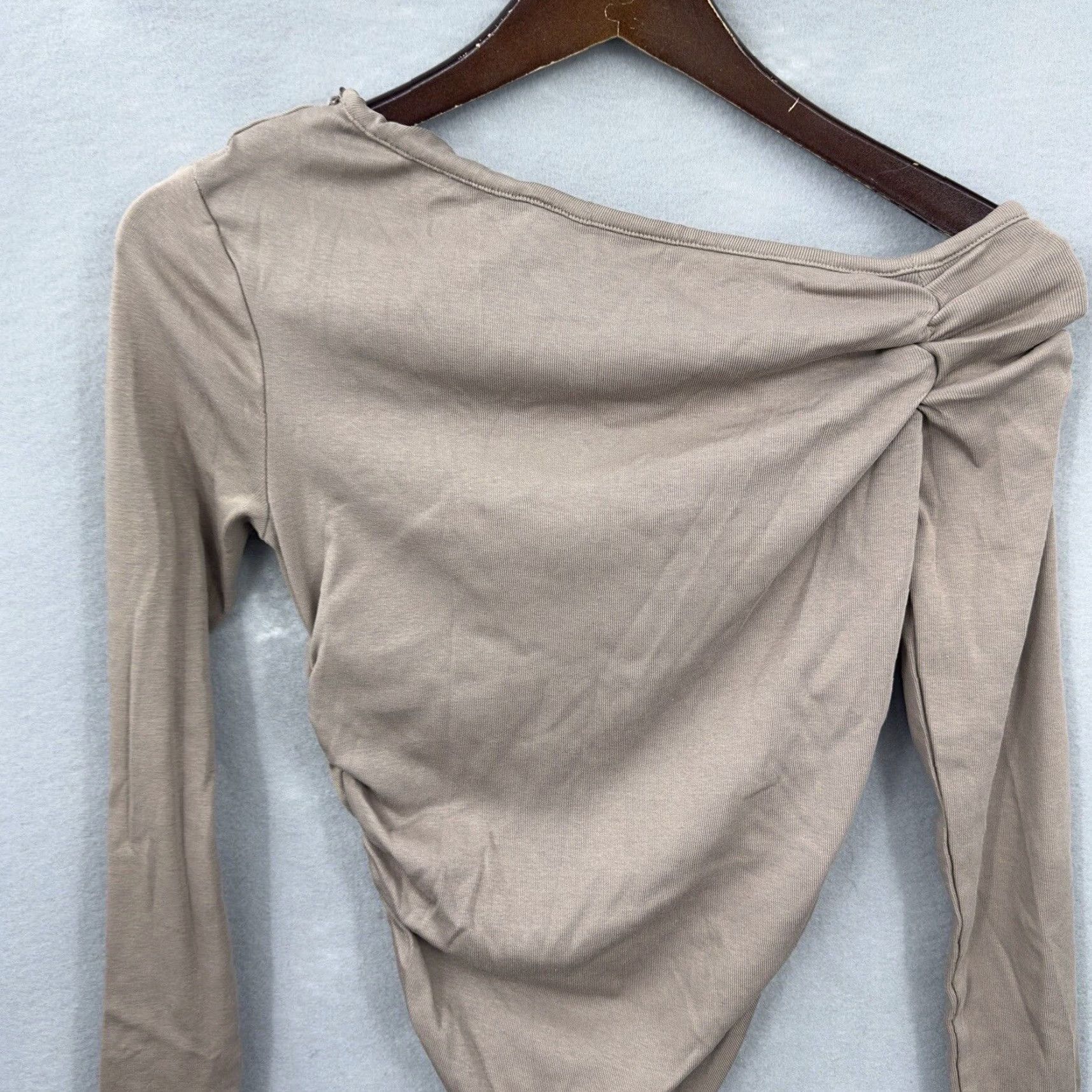 Zara ZARA Womens Exposed Shoulder Top Small Ribbed Shirt Beige Tan Knit Blouse Bohemian Classic Casual Shirt Size S / US 4 / IT 40 - 2 Thumbnail