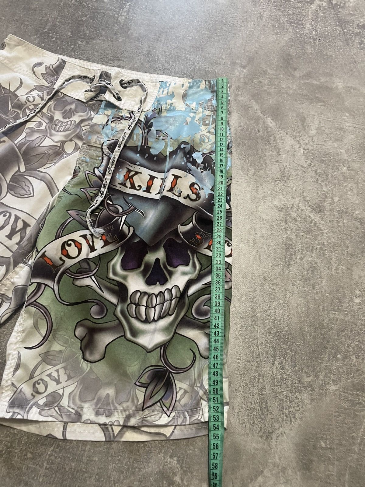 Ed Hardy × Vintage Vintage Ed Hardy Skulls Y2K Shorts Size US 32 / EU 48 - 19 Thumbnail