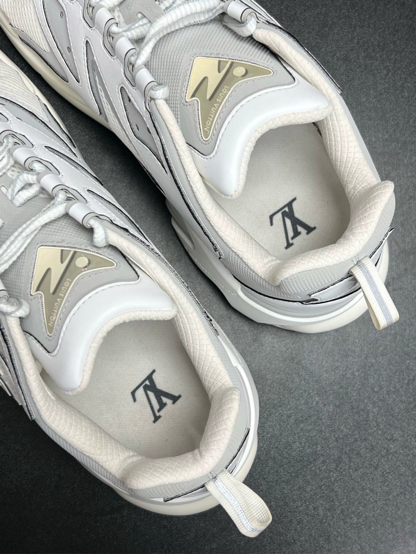 Louis Vuitton lv runner tatic sneakers in white and gray Size US 11 / EU 44 - 3 Thumbnail