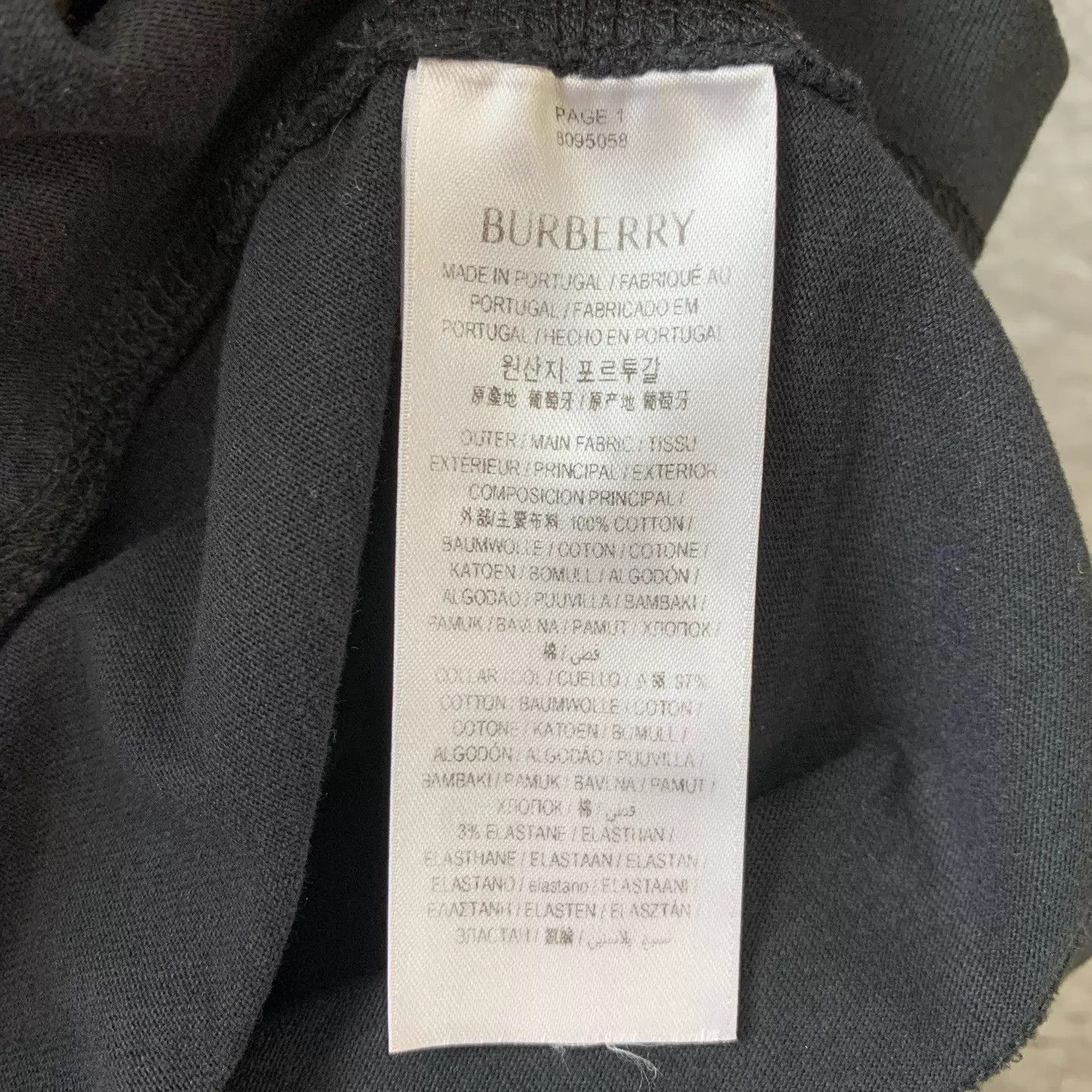 Burberry Burberry Black Knight Large Print Tee S 9/10 #14014 Size US S / EU 44-46 / 1 - 6 Thumbnail