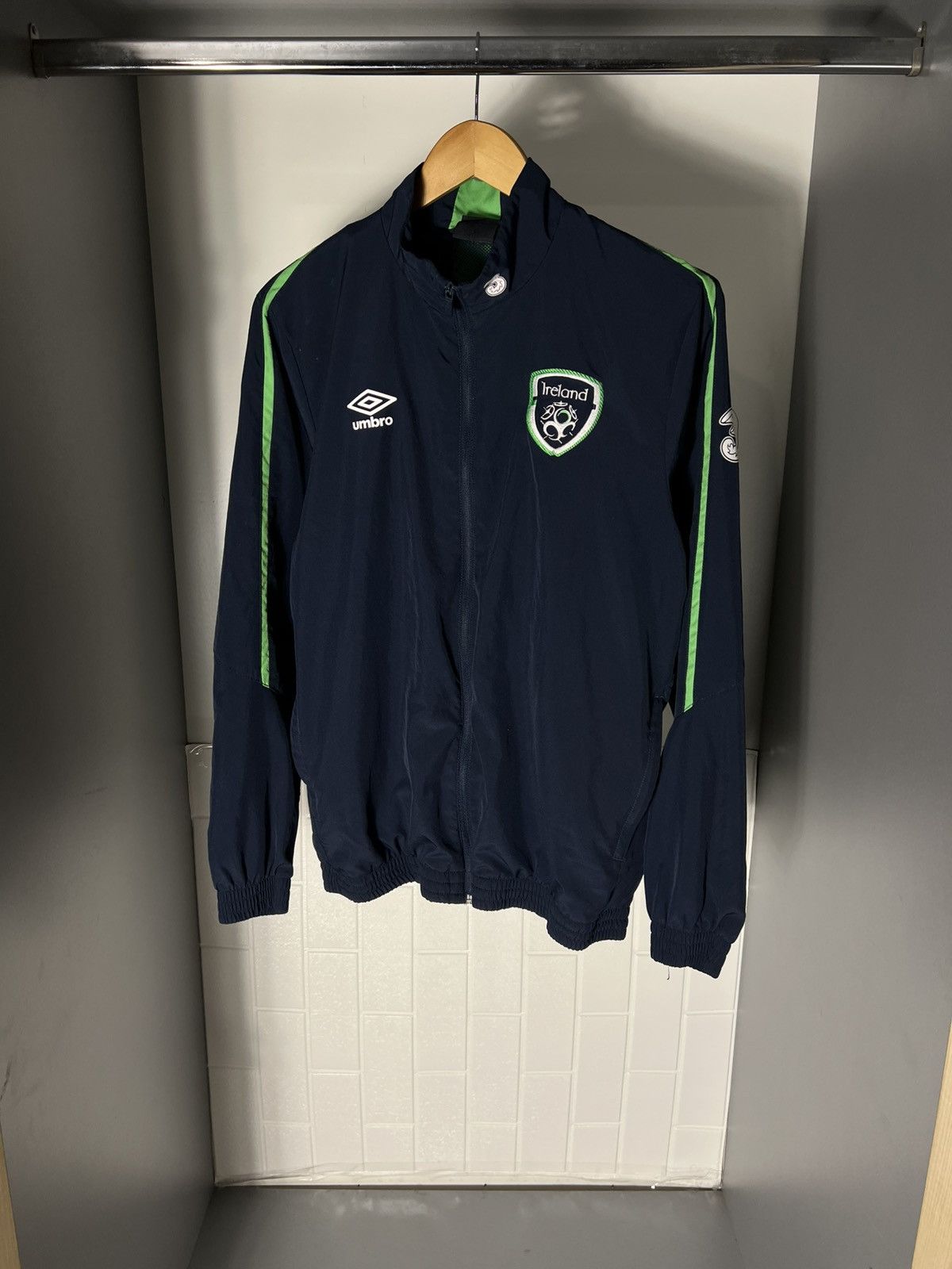 Umbro VINTAGE UMBRO IRELAND RUGBY SOCCER JERSEY RETRO BLOKE 90s Size US L / EU 52-54 / 3 - 2 Thumbnail