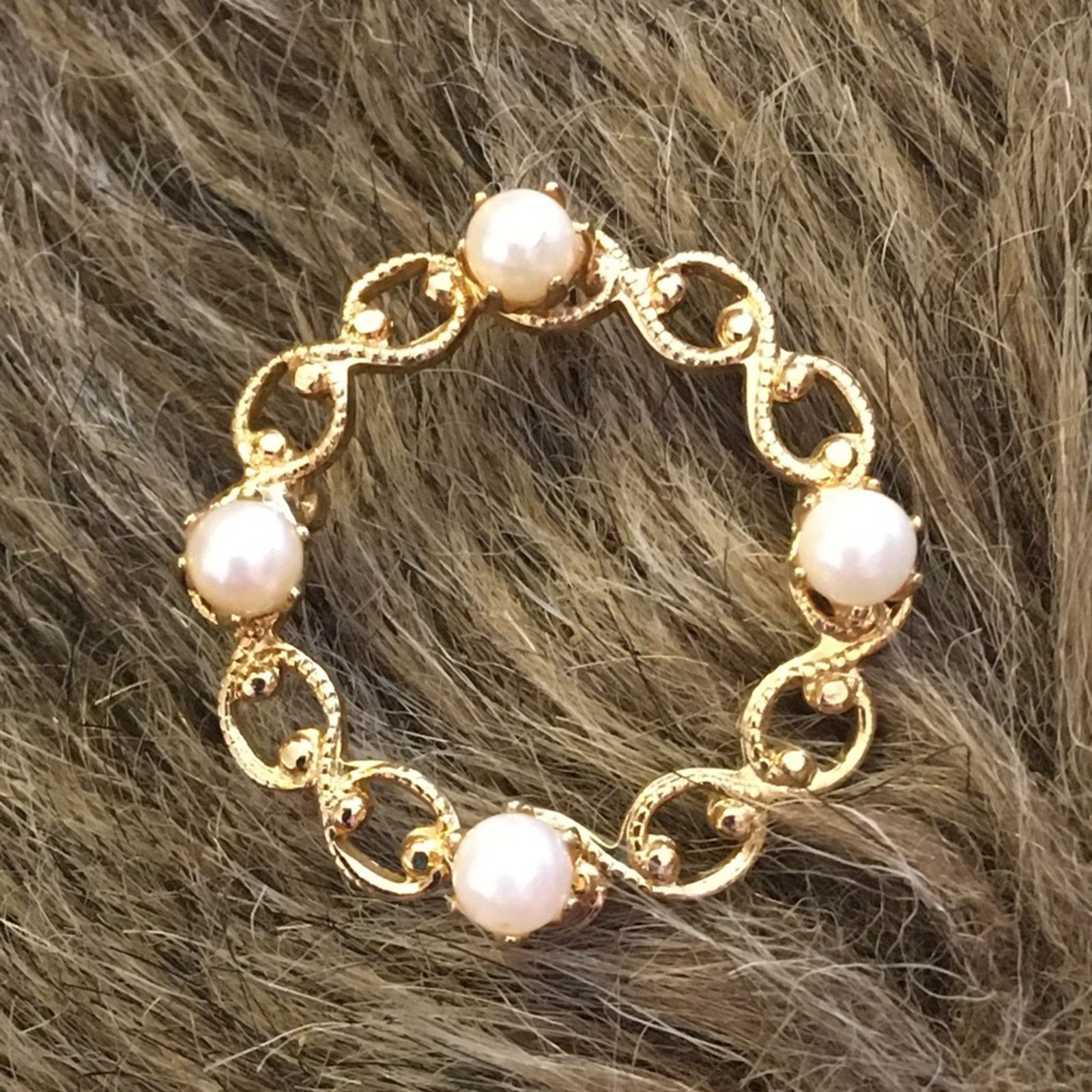 Vintage Vintage faux pearl and gold tone wreath brooch Size ONE SIZE - 1 Thumbnail