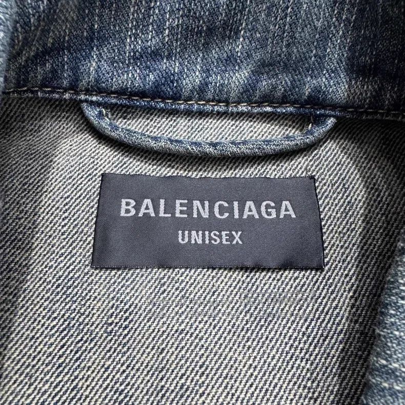 Balenciaga Balenciaga Graffiti distressed rhinestone denim jacket Size US S / EU 44-46 / 1 - 2 Thumbnail