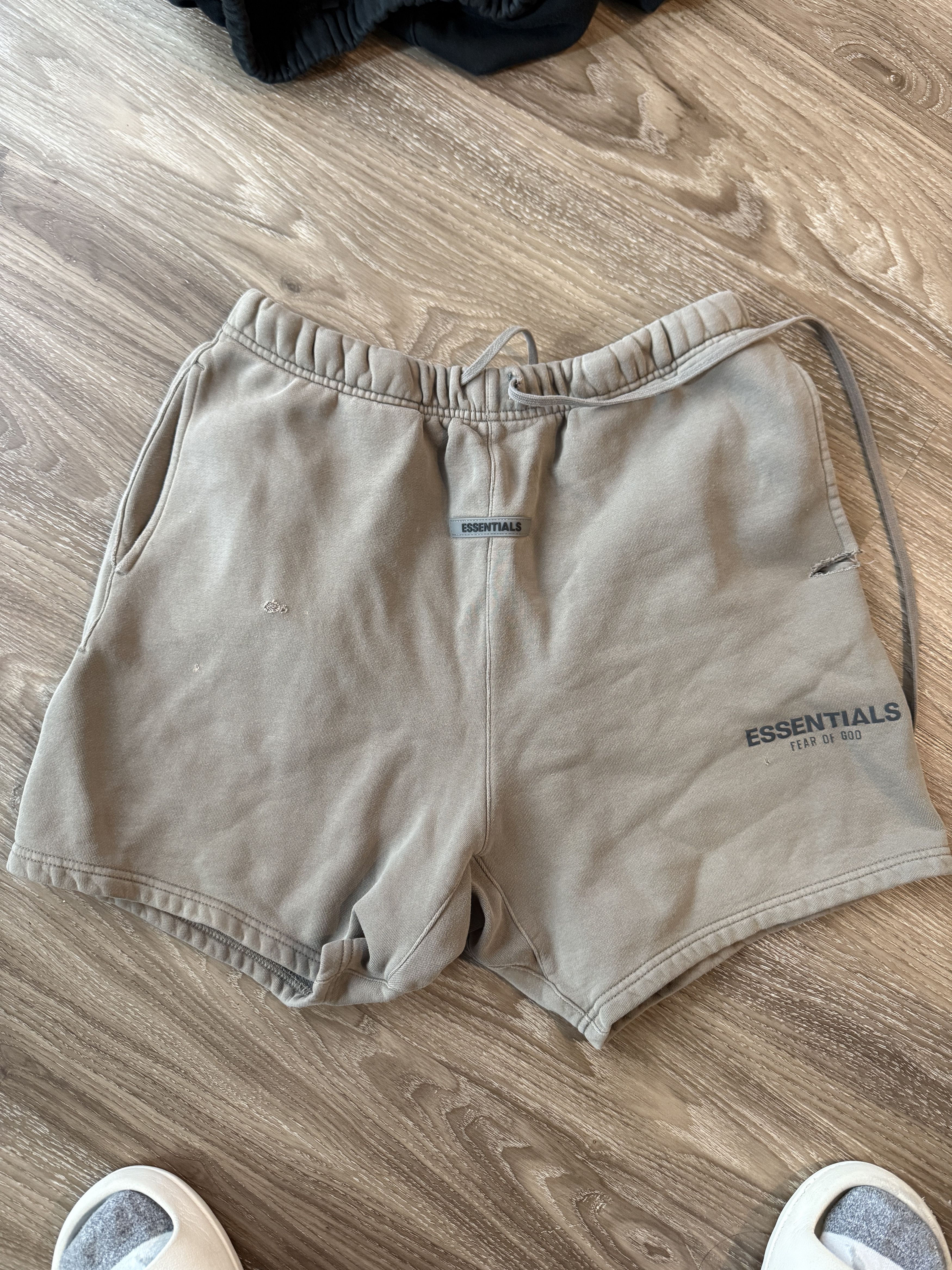 Essentials FOG Essentials shorts in destroyed look Size US 32 / EU 48 - 1 Thumbnail