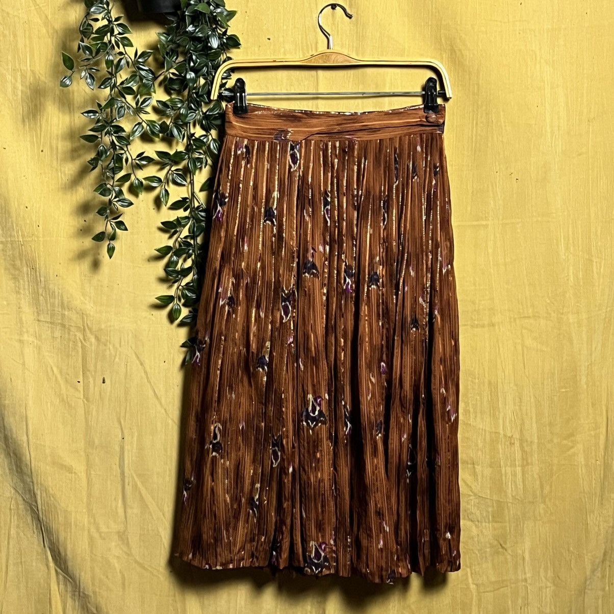 Salvatore Ferragamo × Vintage Vintage Salvatore Ferragamo Pleated Skirt Size 27" / US 4 / IT 40 - 2 Thumbnail