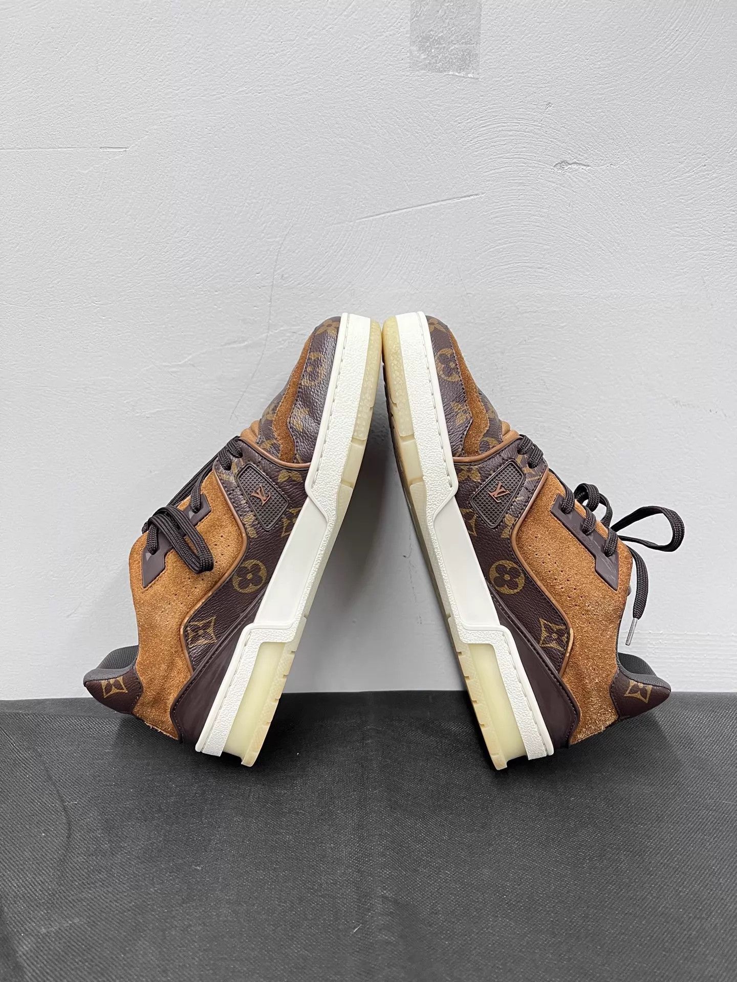 Louis Vuitton LV Trainer Brown Monogram Suede US 5.5/EU 39.5 Size US 6.5 / EU 39-40 - 5 Thumbnail