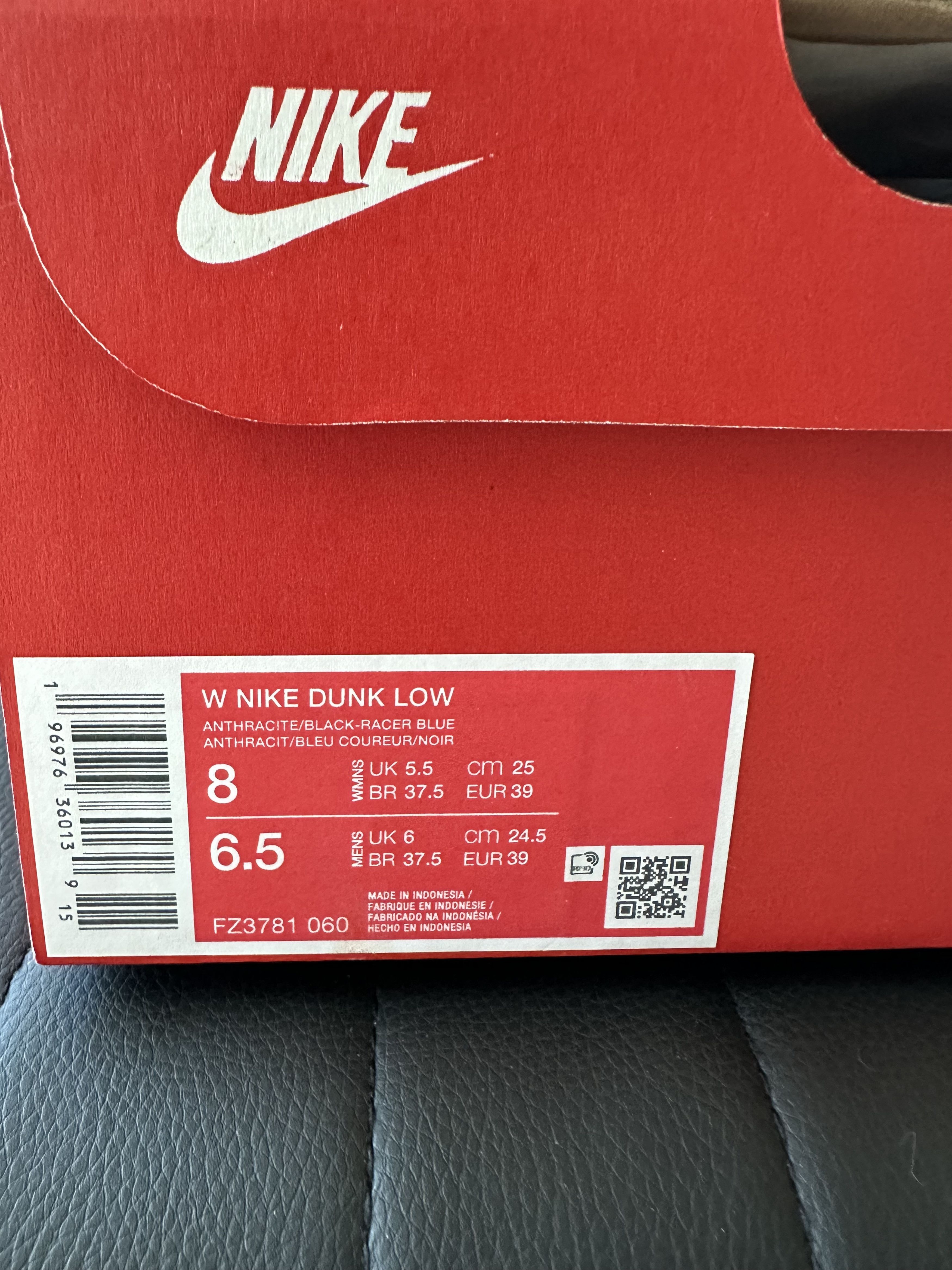 Nike PREOWNED WMNS NIKE DUNK LOW Size US 8 / IT 38 - 9 Thumbnail