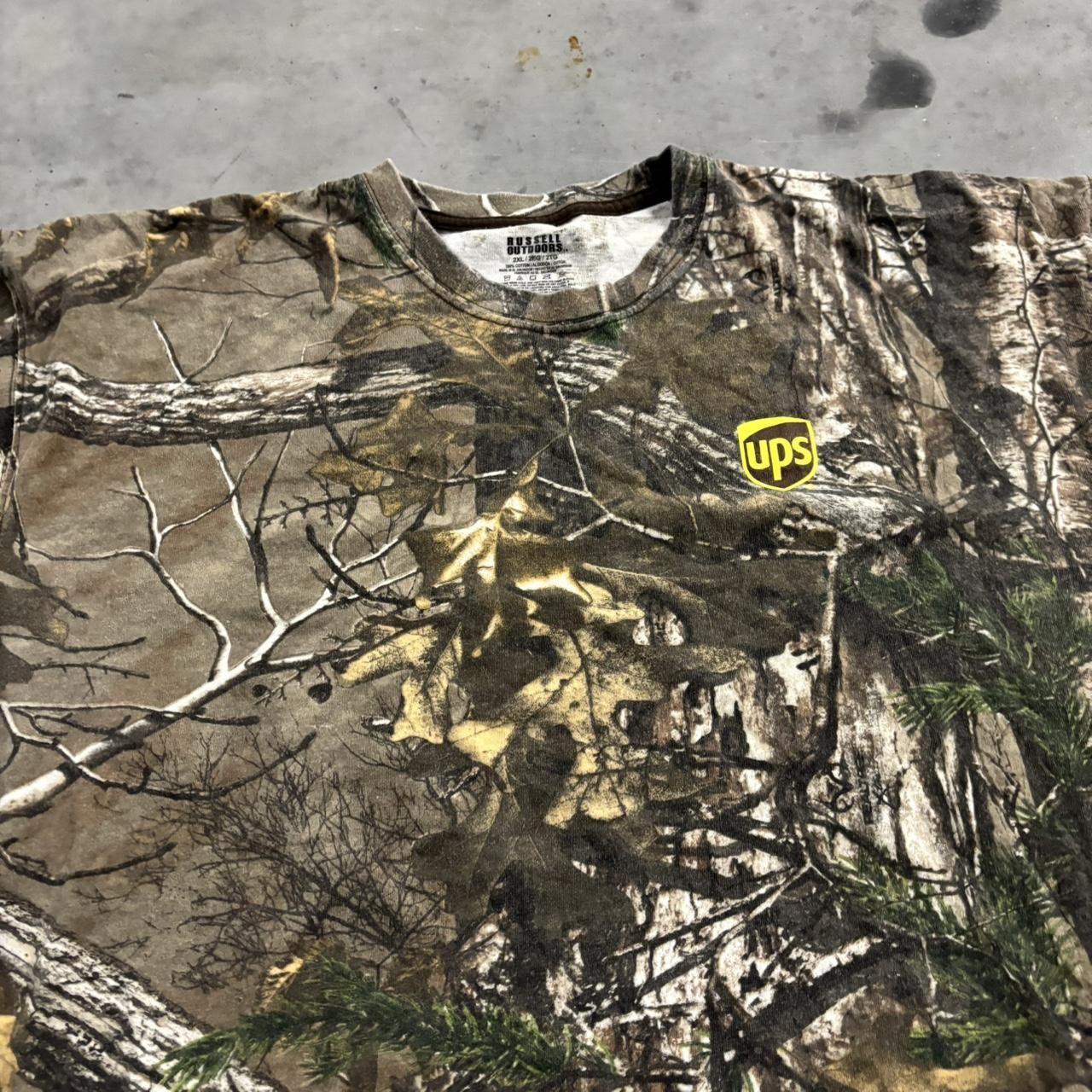 Vintage Crazy Vintage Y2K/2000s Real Tree Camo Russell Streetwear Essential Tee! Size 2XL Size US XXL / EU 58 / 5 - 2 Thumbnail