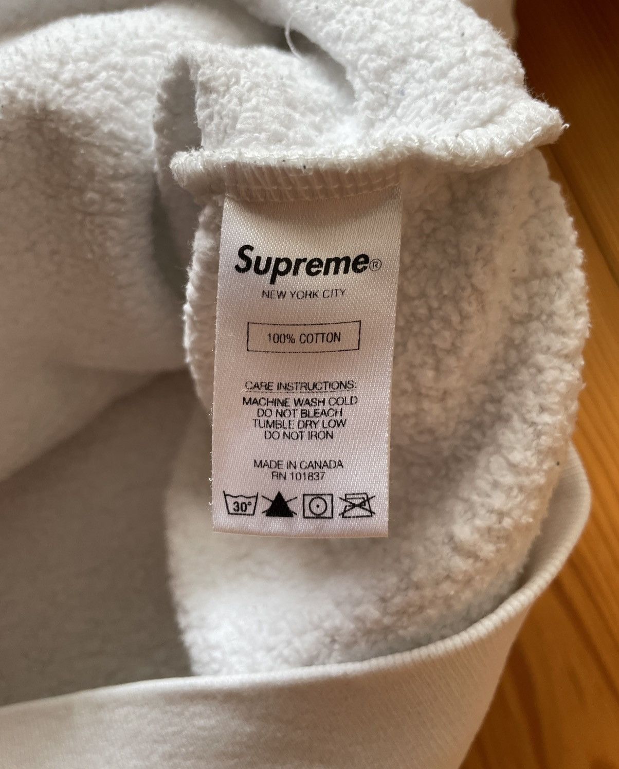 Supreme Supreme ‘The Land Of Fuck’ Logo White Hoodie Size US M / EU 48-50 / 2 - 15 Thumbnail