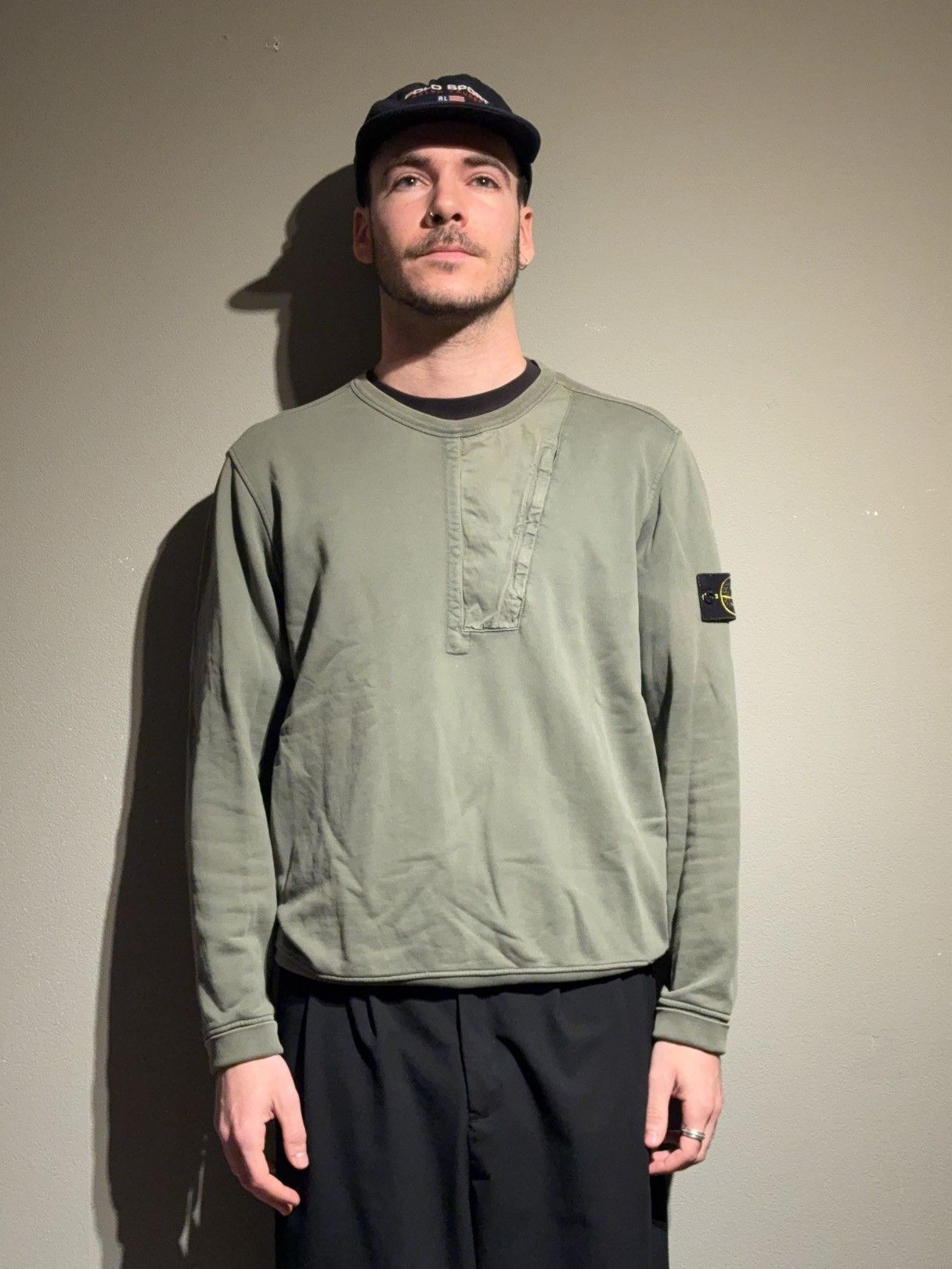 Stone Island Stone Island sweater khaki green with front pocket Size US L / EU 52-54 / 3 - 3 Thumbnail