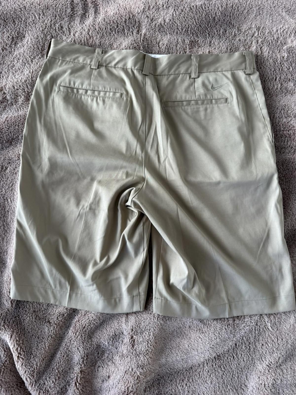 Nike Nike Men's Khaki Golf Shorts Size US 32 / EU 48 - 2 Thumbnail