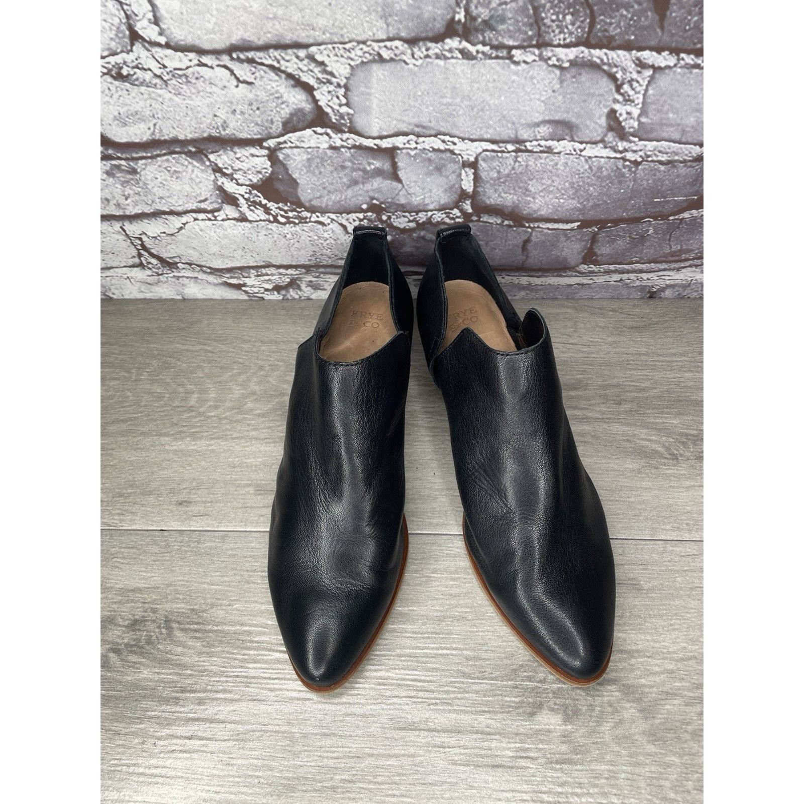 Frye Frye and Co. Rubie Black Leather Slip On V Cut Out Sides Hee Size US 7.5 / IT 37.5 - 10 Thumbnail