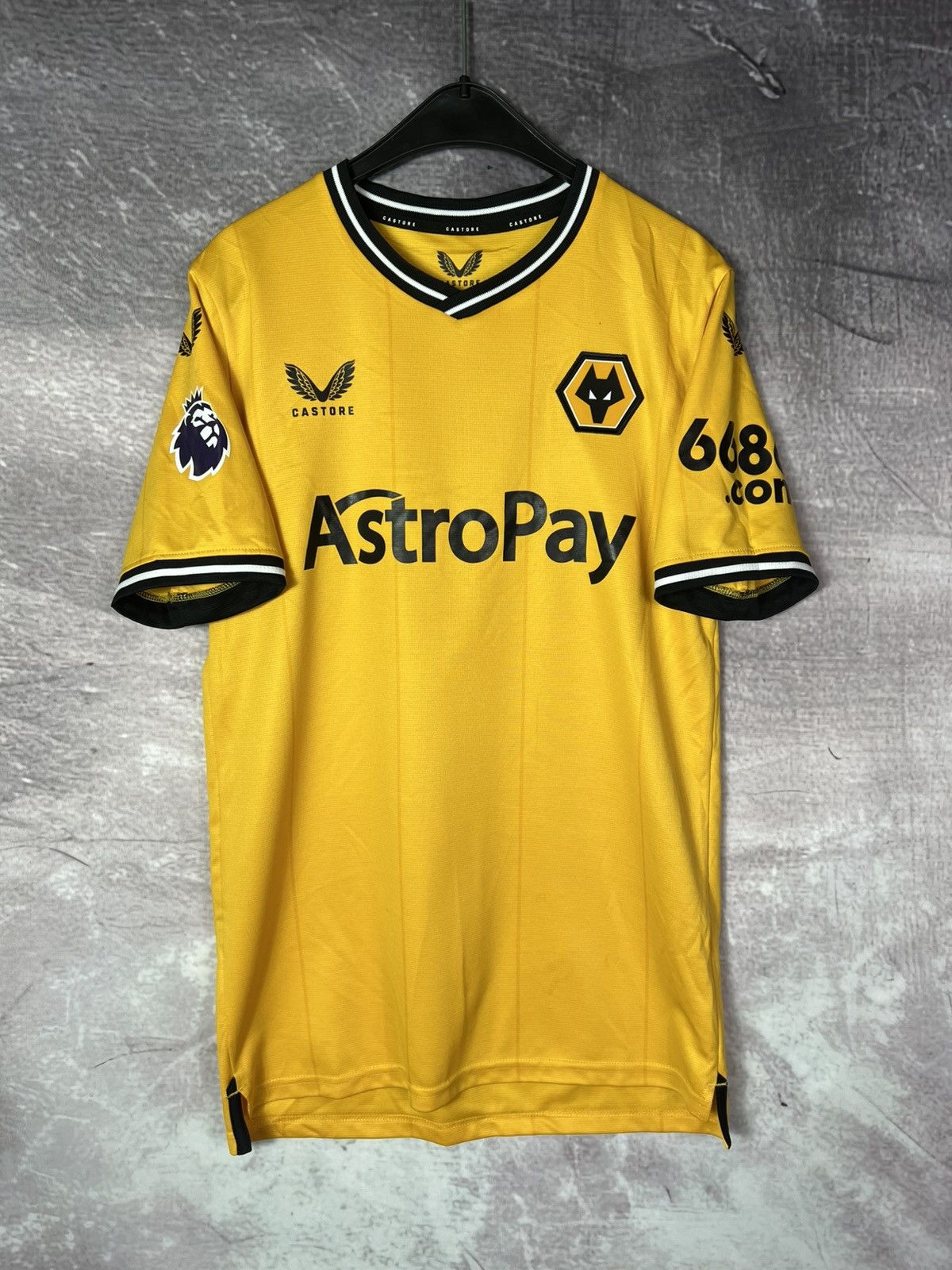 Castore Wolverhampton Eanderers Wolves Home 23/24 Jersey Castore Tee Size US S / EU 44-46 / 1 - 3 Thumbnail