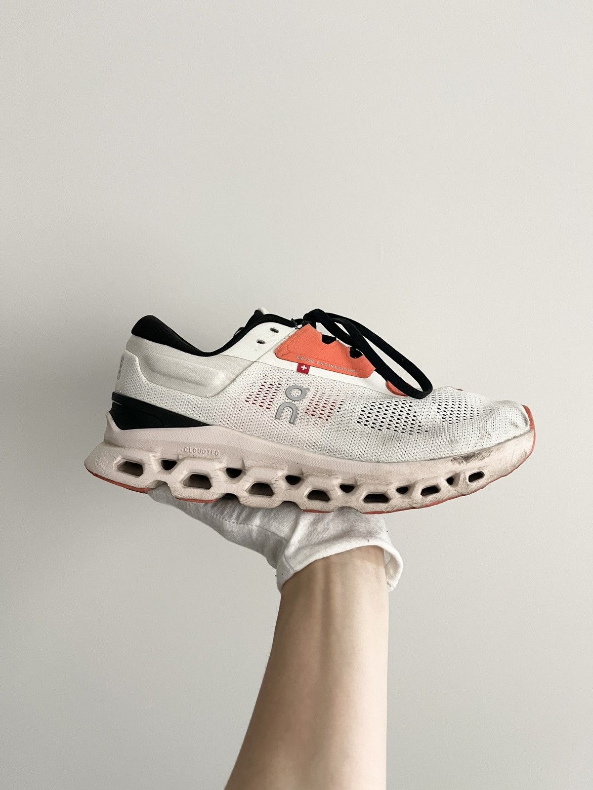 On STEAL! On cloudstratus 3 Running Shoes Size US 7.5 / IT 37.5 - 1 Thumbnail