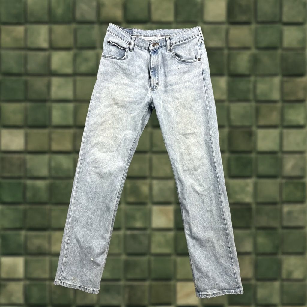 Wrangler Wrangler Jeans Men FiveStar Relaxed Straight Leg Light Wash Denim 34x34 Blue 5-Pocket Logo 99% Cotton 1% Spandex Regular Inseam 34"} Size US 34 / EU 50 - 1 Thumbnail