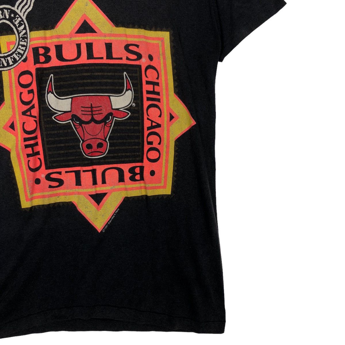 NBA 🔥90’s Vintage Chicago Bulls T-Shirt Big Logo Over Print Size US M / EU 48-50 / 2 - 4 Thumbnail