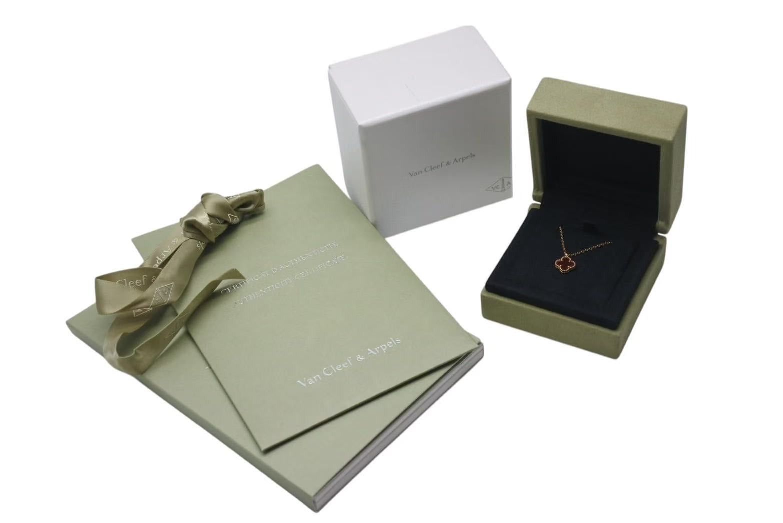 VanCleef & Arpels Sweet Alhambra