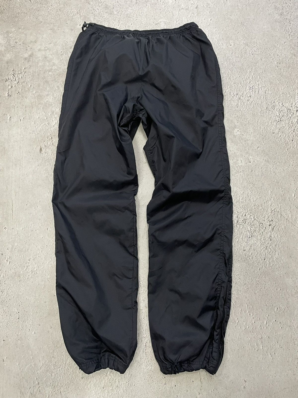 Nike Nike drill nylon pants minimal logo sport streetwear style Size US 34 / EU 50 - 10 Thumbnail
