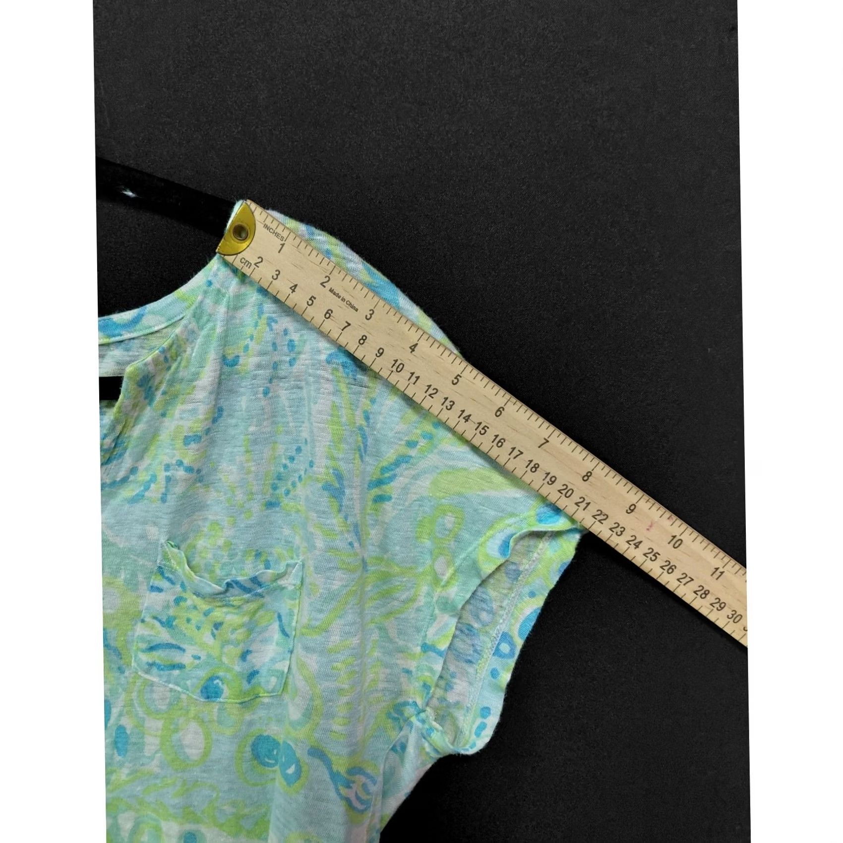 Lilly Pulitzer Lilly Pulitzer Green Graphic Print Linen V-Neck Shirt Women Size S Size S / US 4 / IT 40 - 8 Thumbnail