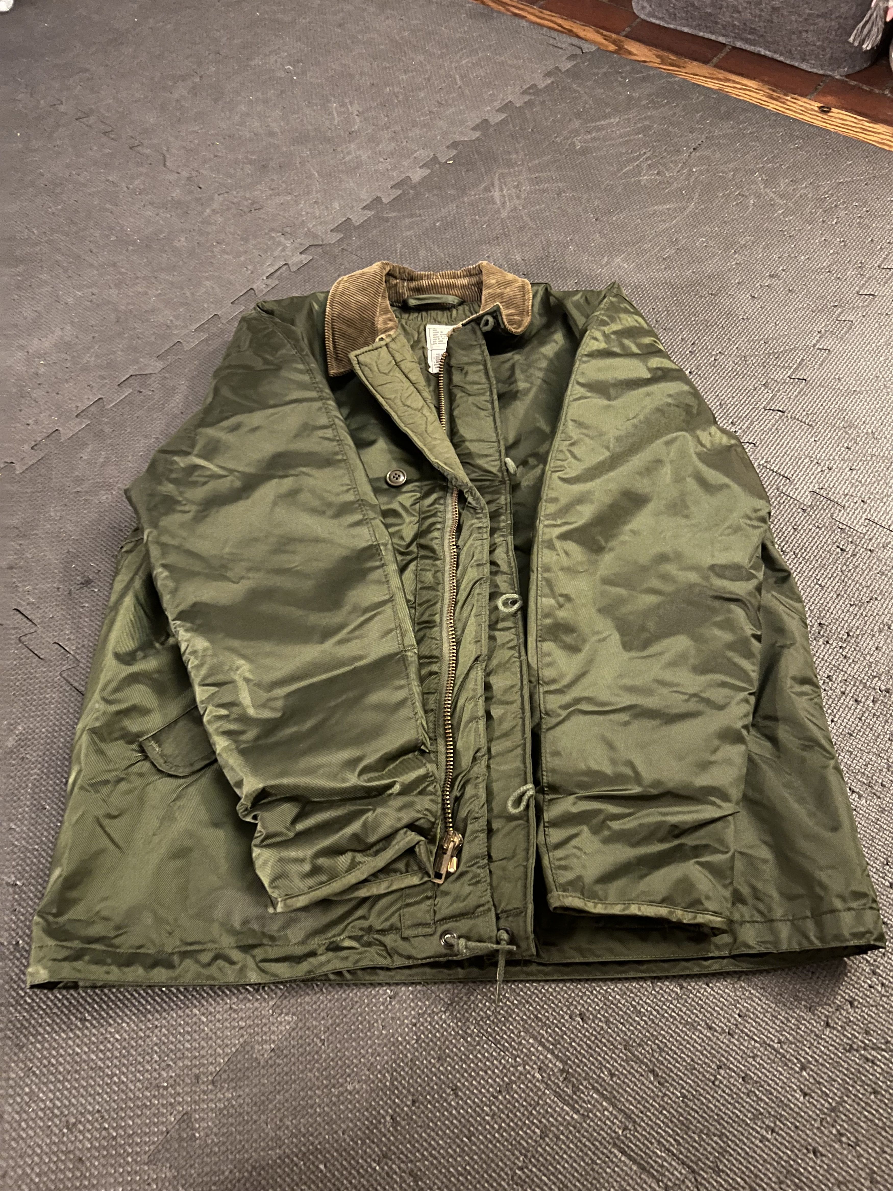 Alpha Industries Alpha Industries U.S. Military CW Bomber Jacket 1986 Vintage Size US L / EU 52-54 / 3 - 11 Thumbnail