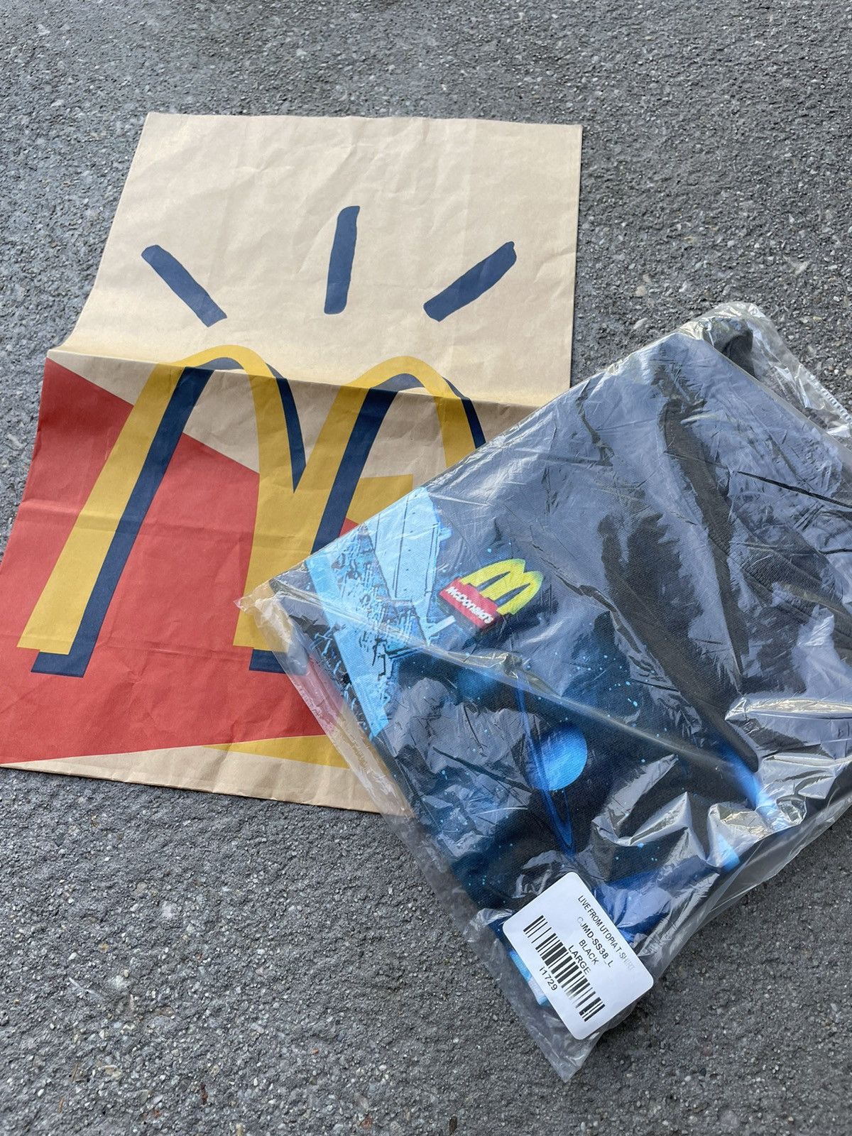 Travis Scott Travis Scott x Mcdonalds 'Live From Utopia' tee Size US L / EU 52-54 / 3 - 2 Thumbnail