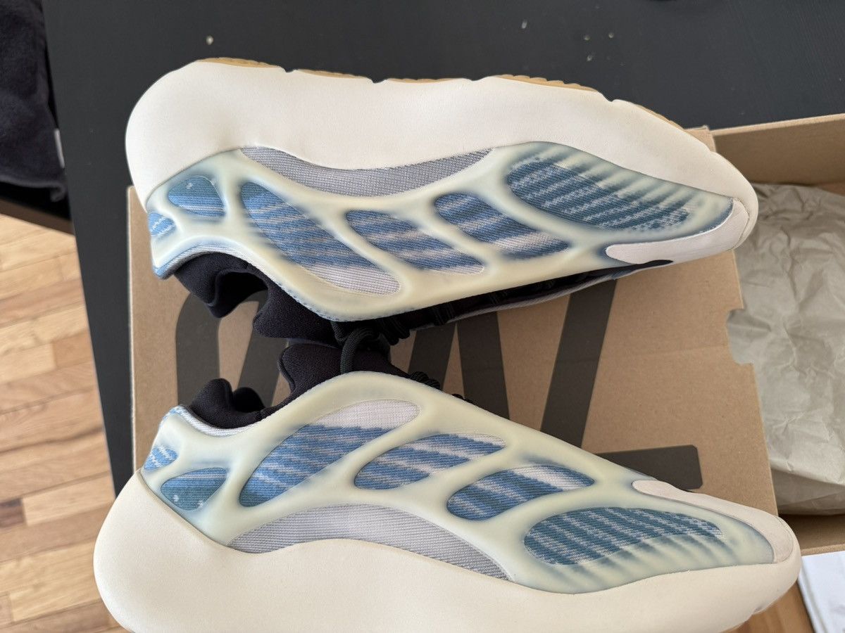 Adidas Yeezy 700 V3 Kyanite Size US 10 / EU 43 - 6 Thumbnail
