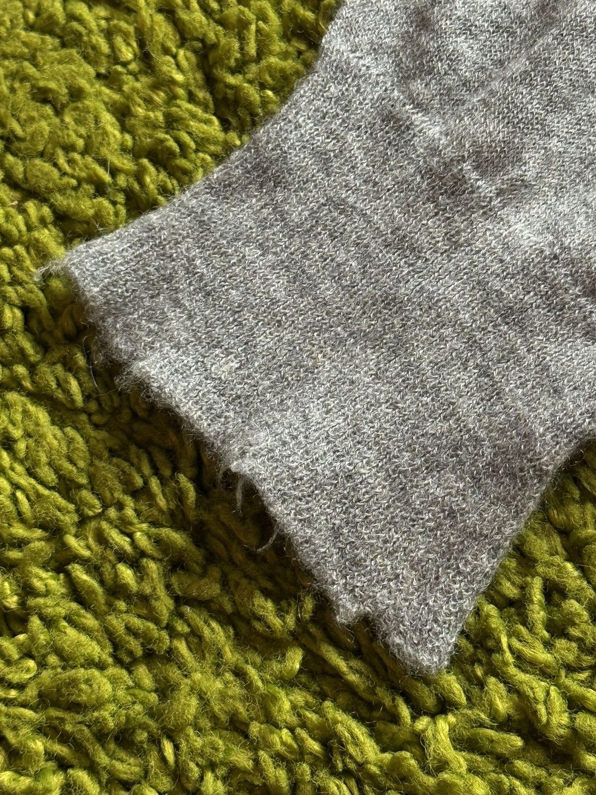 Zadig & Voltaire Zadig & Voltaire 100% cashmere v-neck pullover sweater Size S / US 4 / IT 40 - 4 Thumbnail