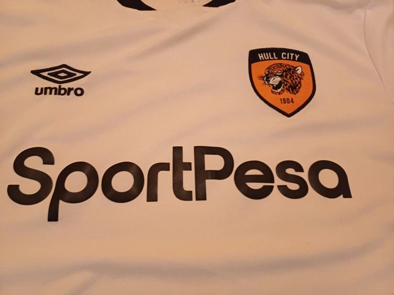 Umbro Umbro Hull City 2019-20 away shirt Size US L / EU 52-54 / 3 - 4 Thumbnail