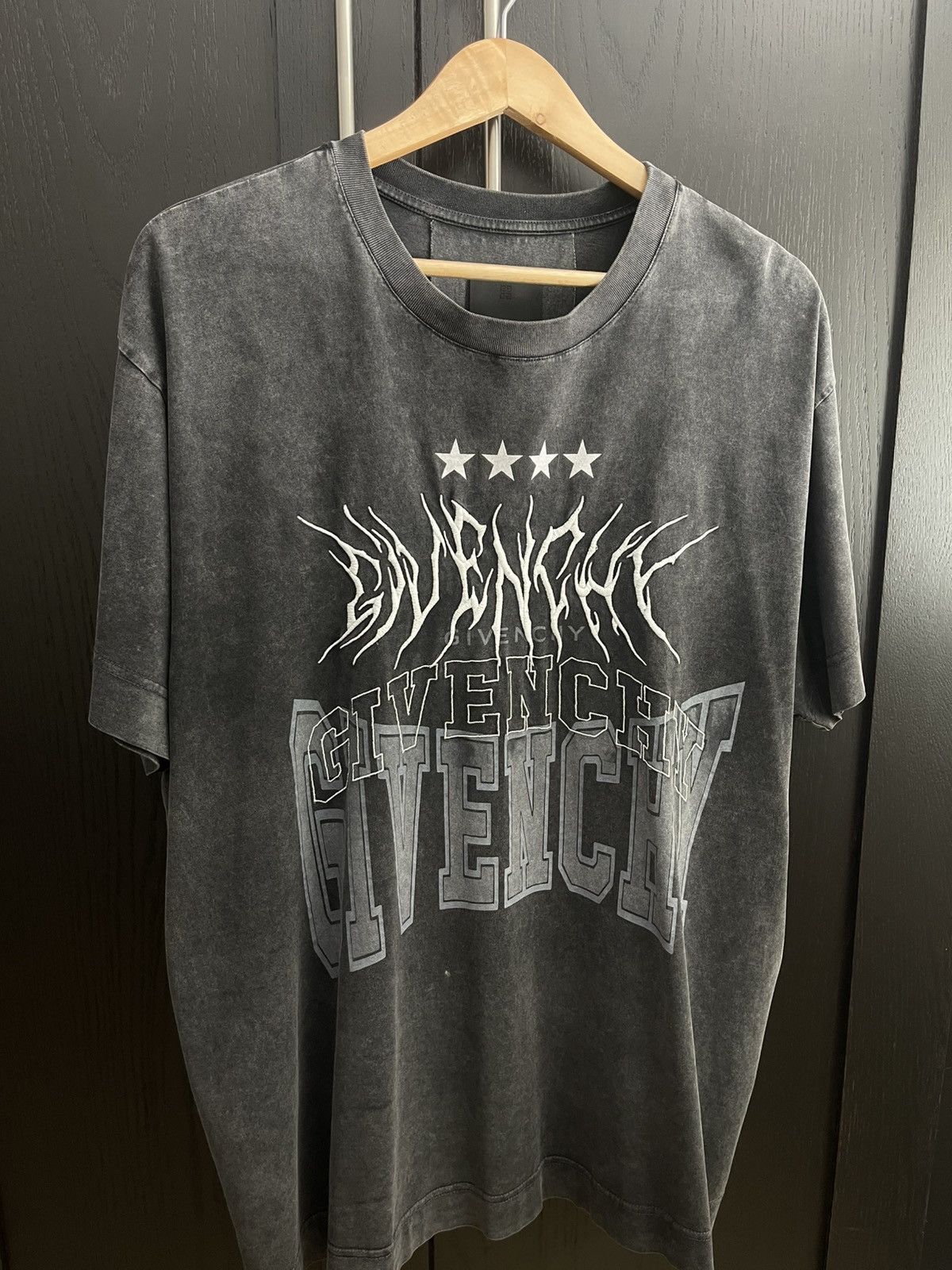 Givenchy Embroidered Logo T Shirt Size US M / EU 48-50 / 2 - 1 Thumbnail