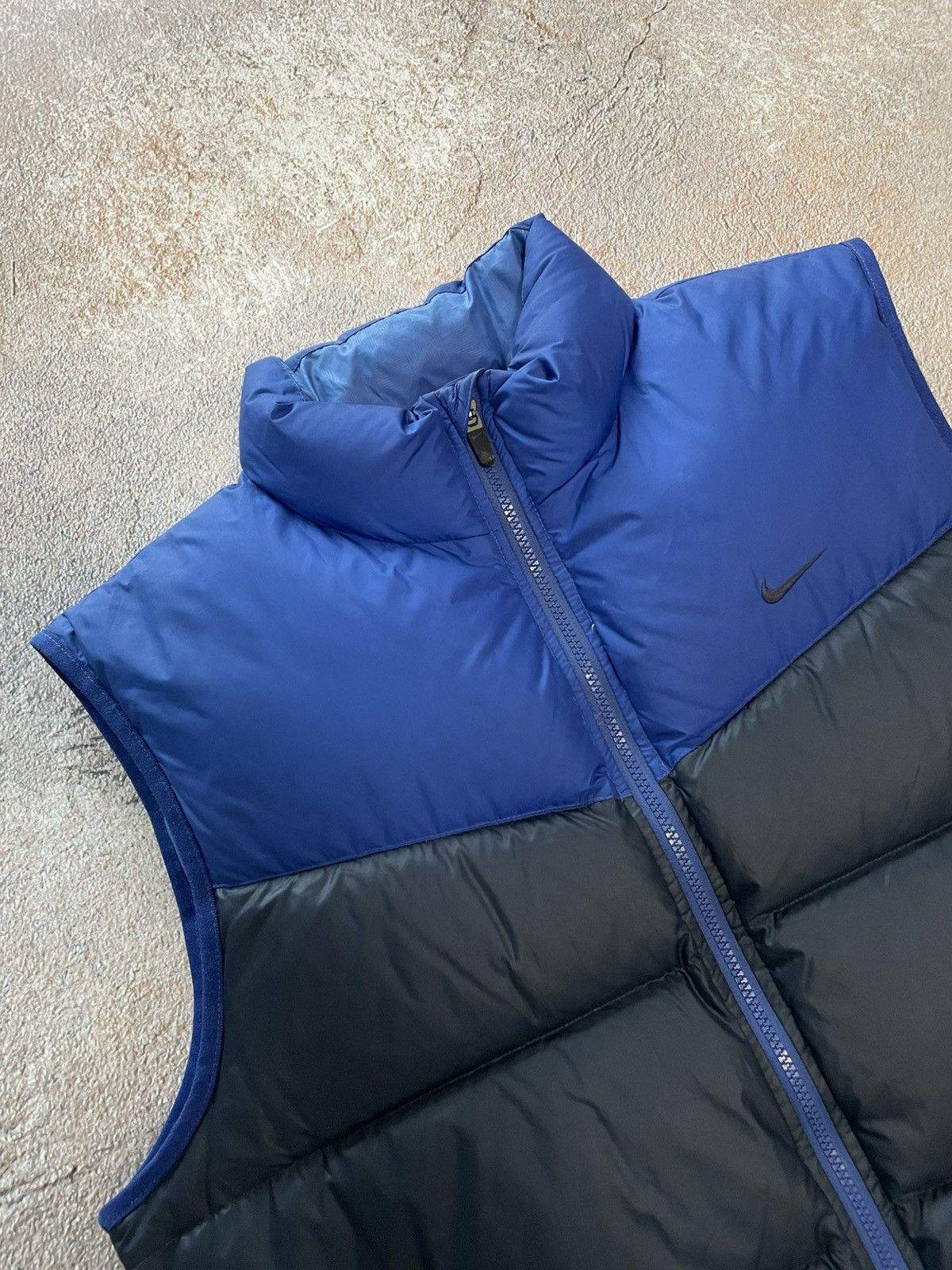 Nike Vintage Nike Small Swoosh Nylon Puffer Vest Size US L / EU 52-54 / 3 - 3 Thumbnail