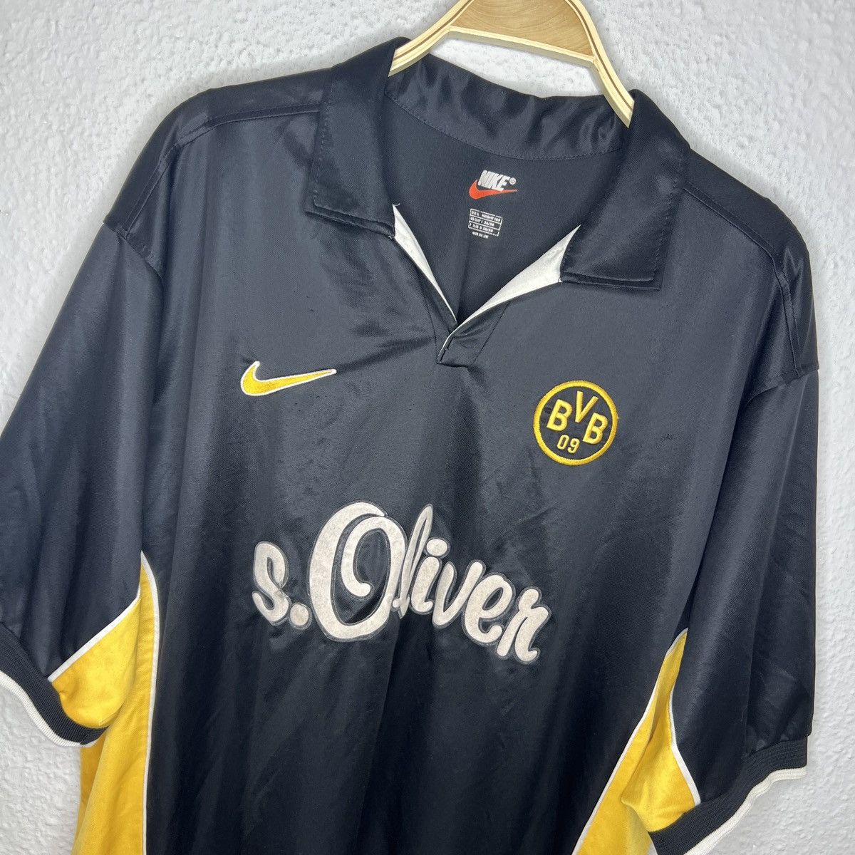 Nike Vintage Nike Borussia Dortmund BVB Tshirt Jersey Kit Black Size US XL / EU 56 / 4 - 4 Thumbnail