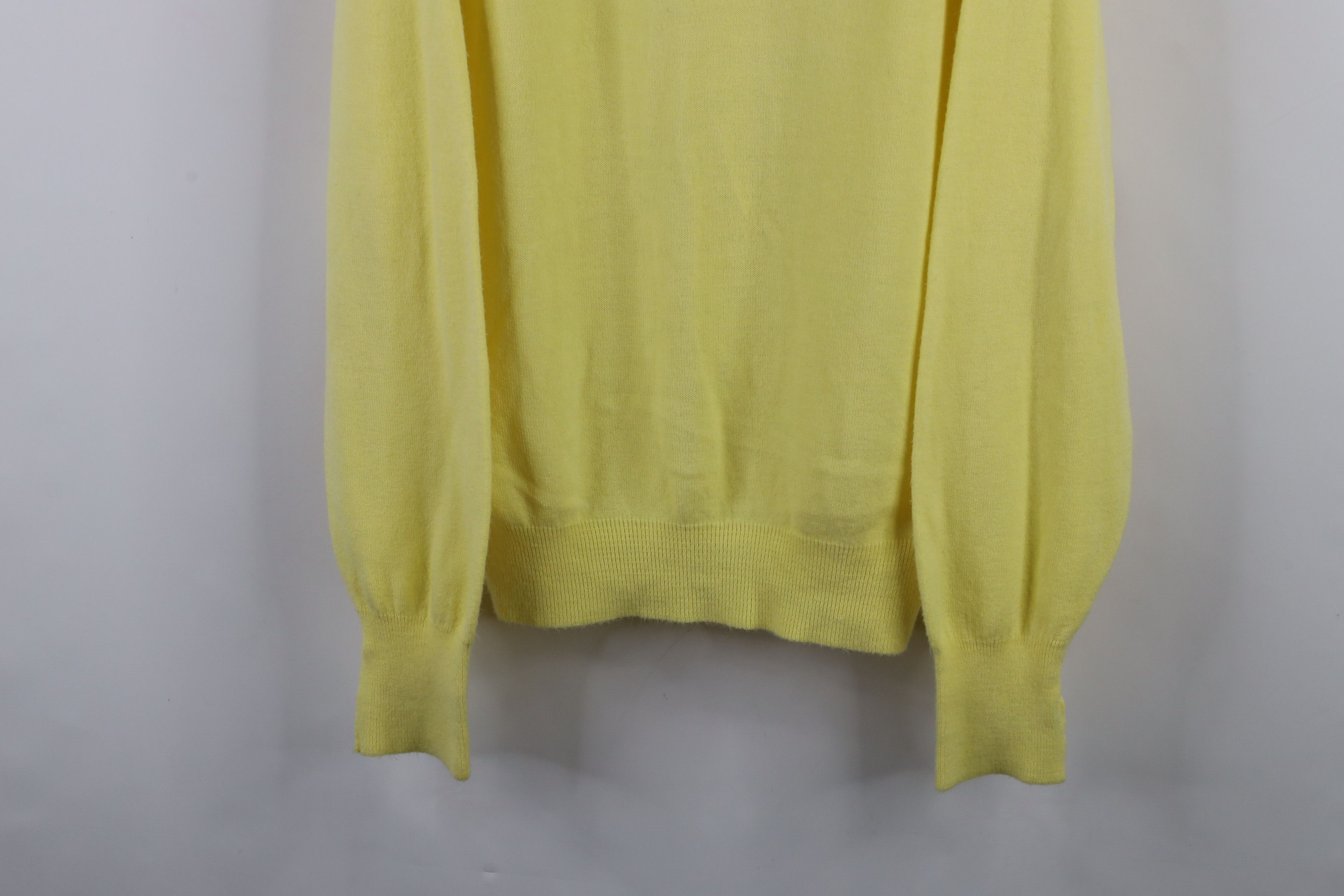 Vintage Vintage 70s Streetwear Soft Knit V-Neck Sweater Yellow USA Size US M / EU 48-50 / 2 - 3 Thumbnail