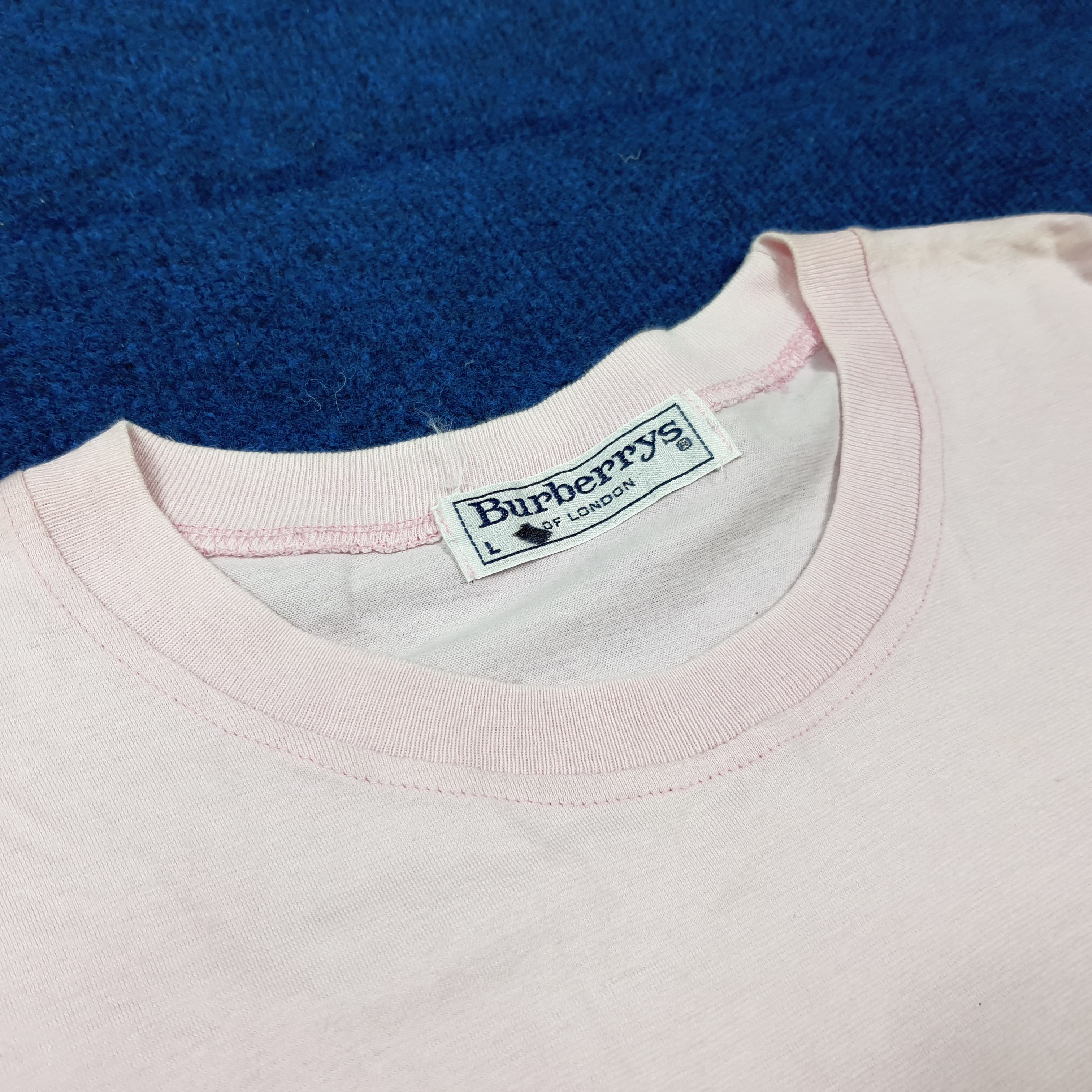 Burberry Vintage Burberry of London Spell Out Tshirt C285N63 Size US M / EU 48-50 / 2 - 5 Thumbnail