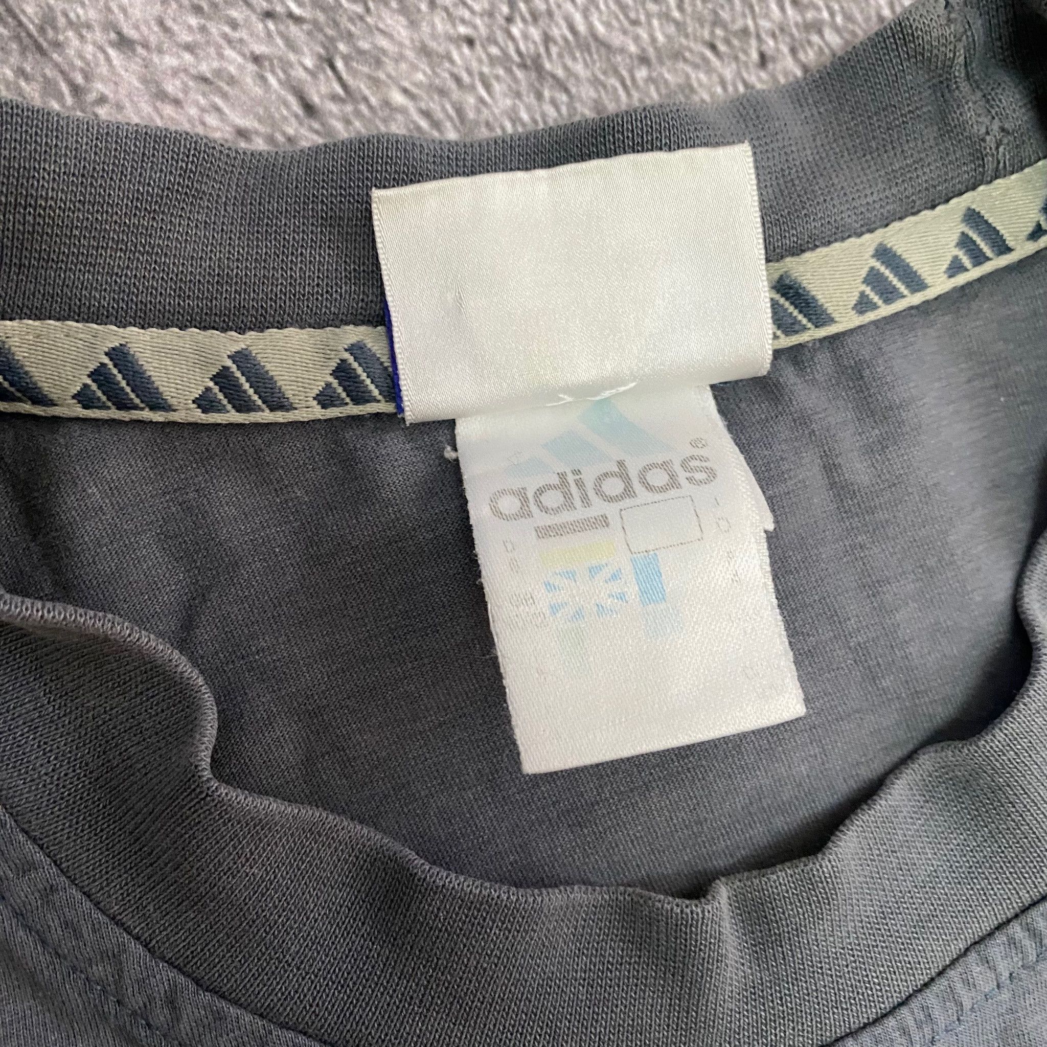 Adidas × Vintage Vintage ADIDAS Retro Oversize Centre Logo Tshirt 90s Size US M / EU 48-50 / 2 - 4 Thumbnail