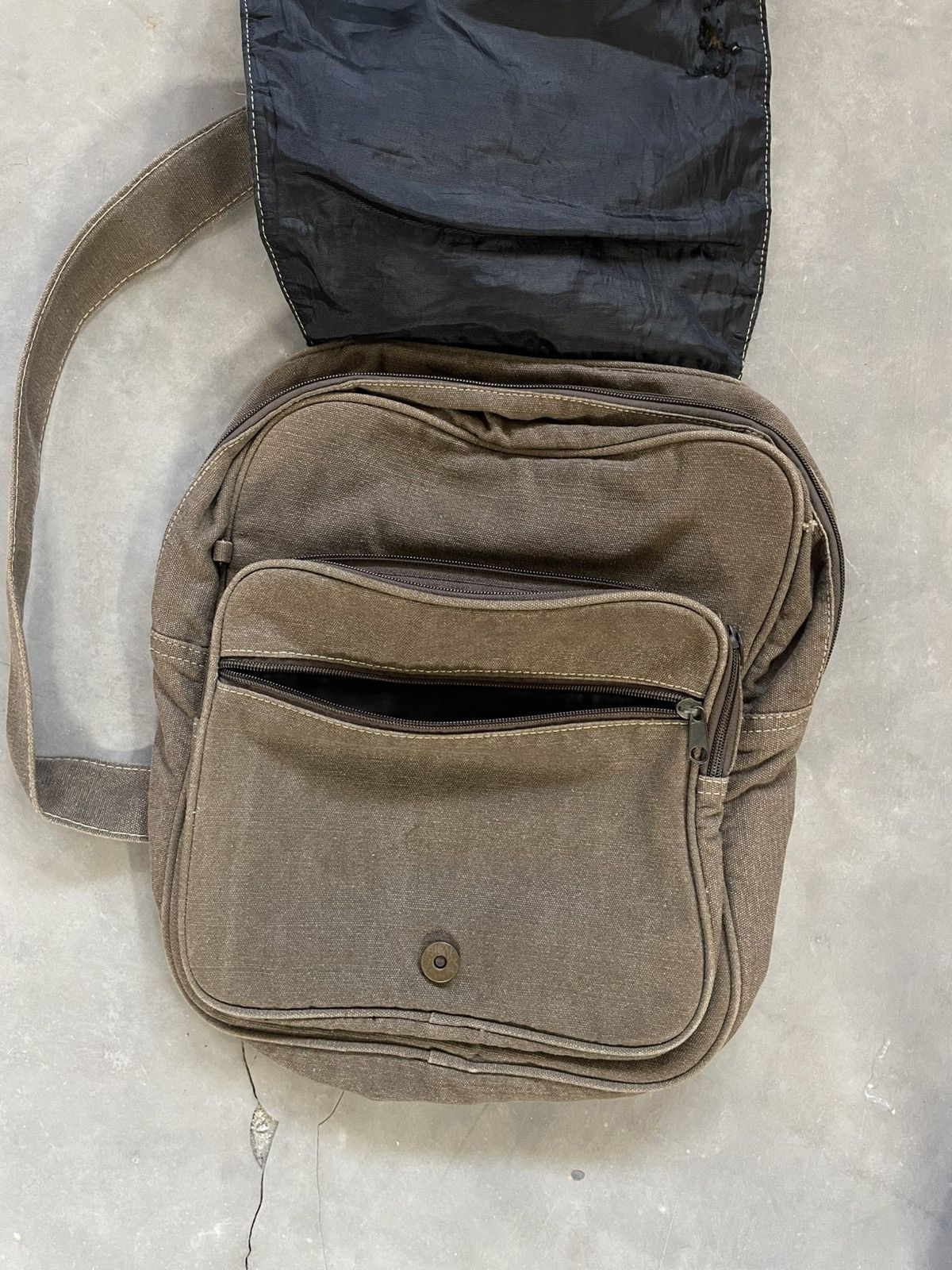 Japanese Brand Vintage Military Crossbody Studded Bag Heavy Weight Canvas Size ONE SIZE - 8 Thumbnail