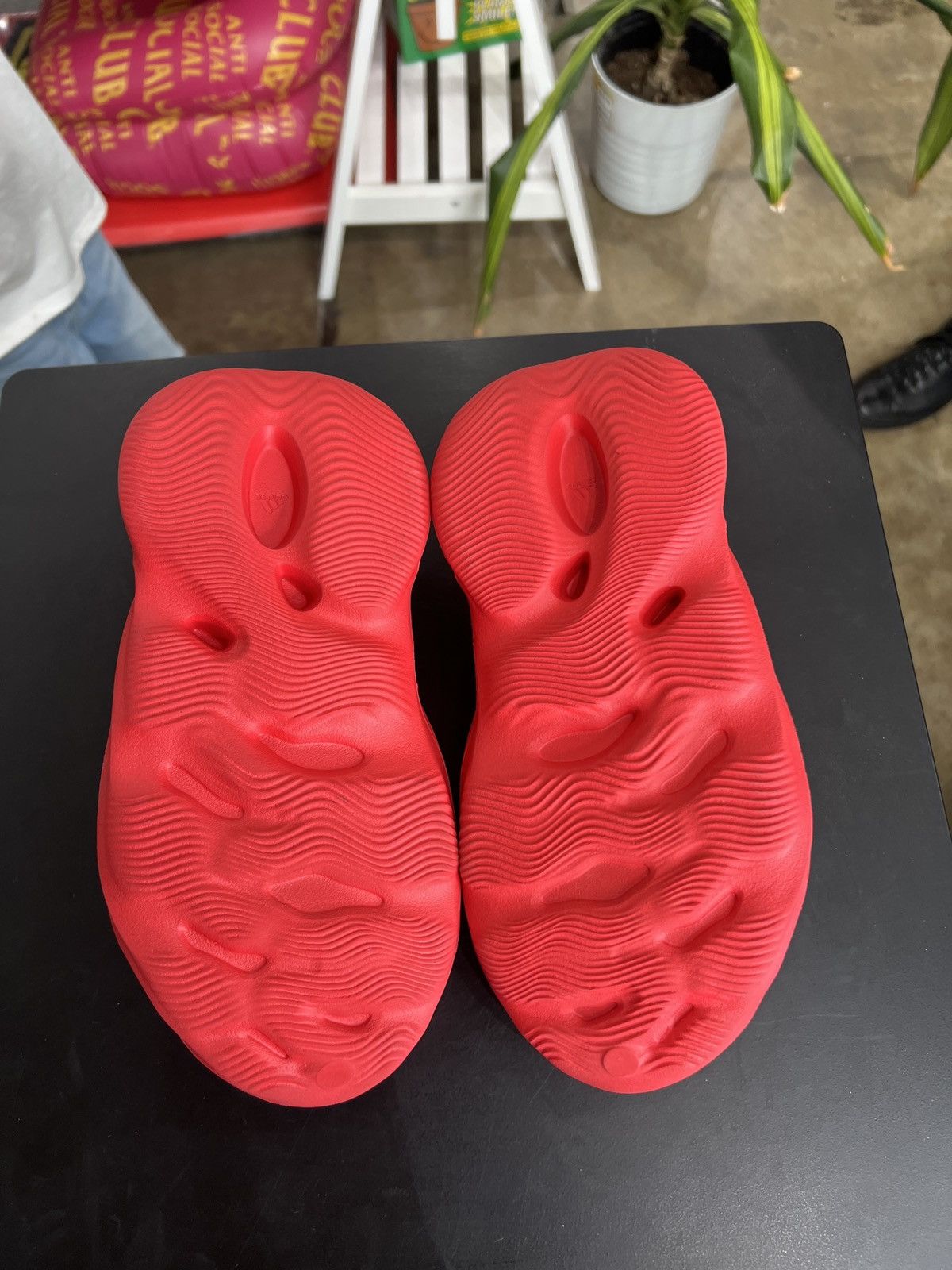 Adidas Adidas Yeezy Foam RNNR Vermillion Sz. 6 (2021) Size US 6 / EU 39 - 9 Thumbnail
