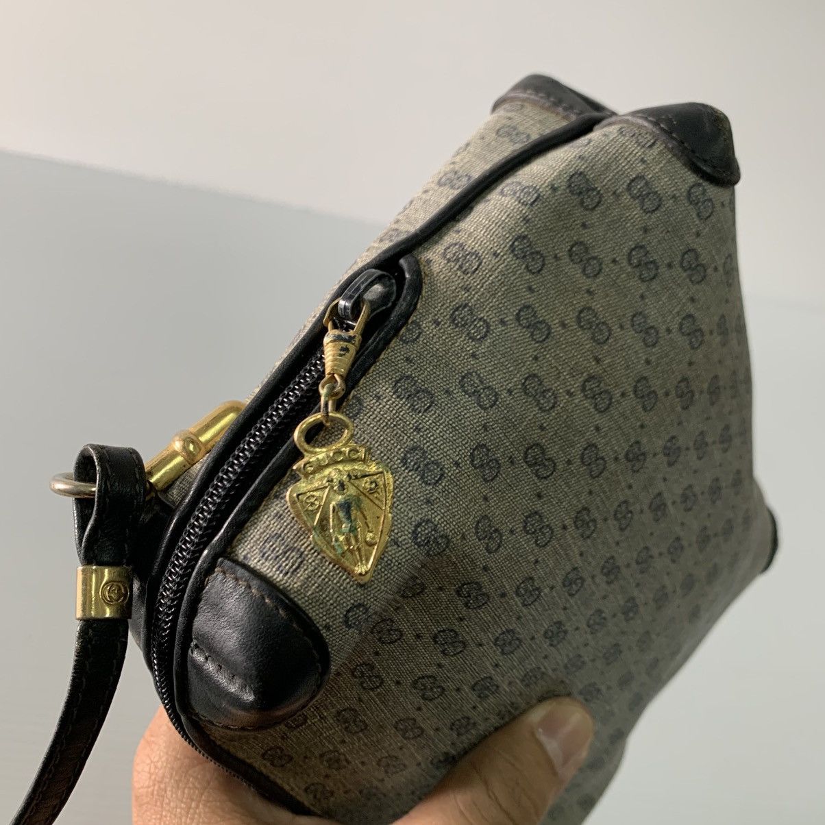 Gucci Authentic Gucci Vintage Slingbag Size ONE SIZE - 7 Thumbnail