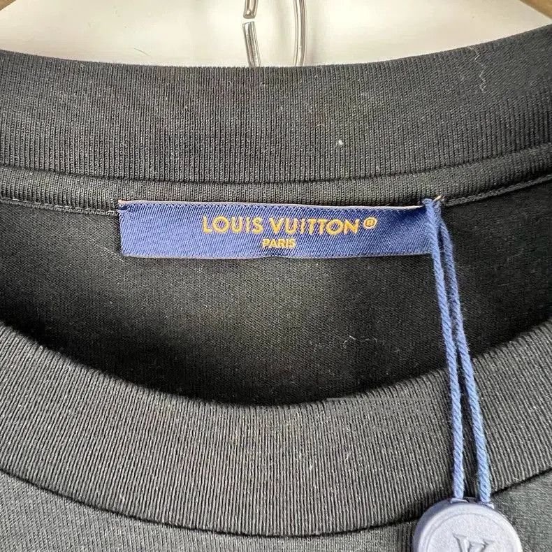 Louis Vuitton Louis Vuitton 25 Capsule Gradient Logo Tee. Size US XL / EU 56 / 4 - 4 Thumbnail