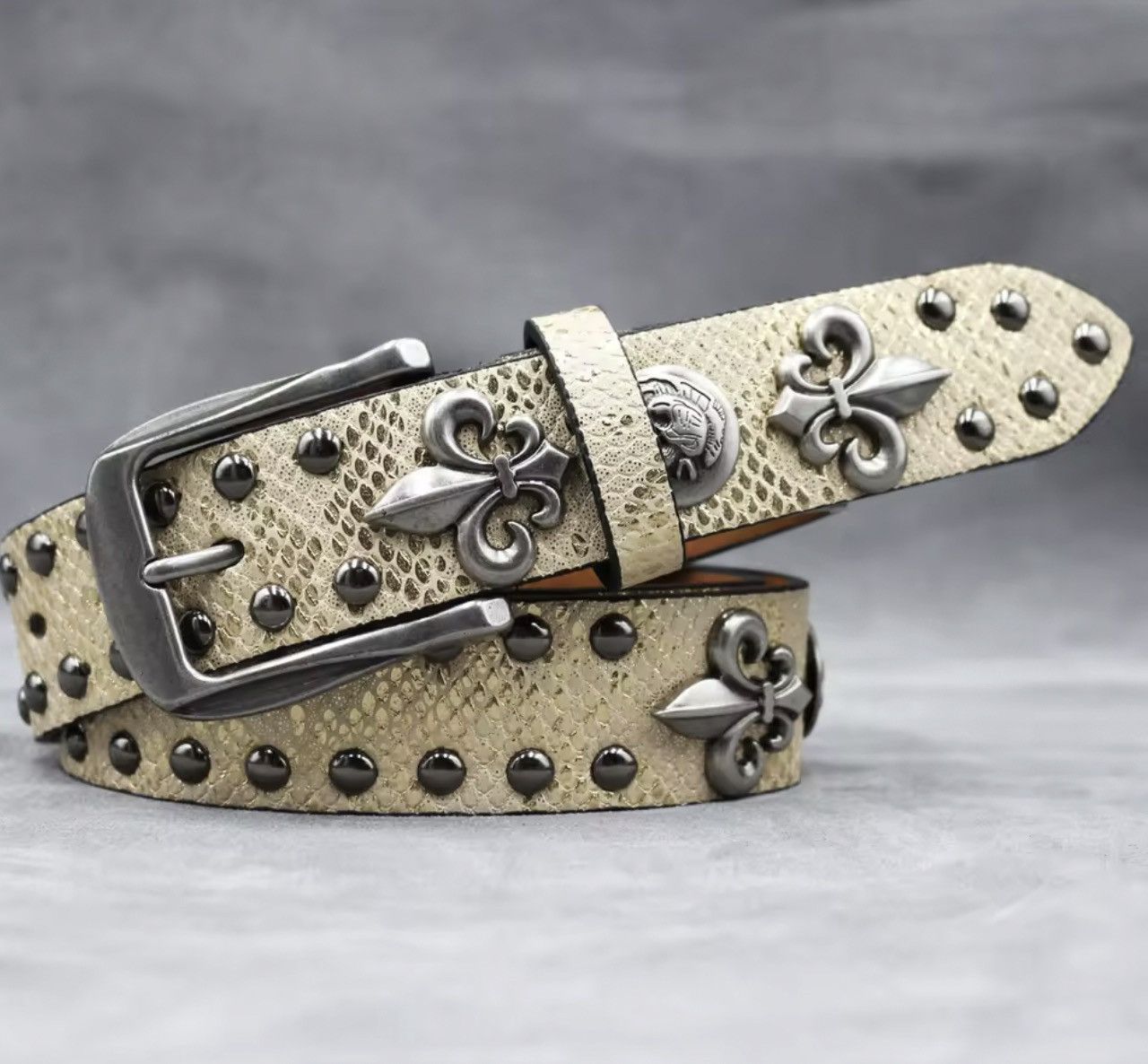 Japanese Brand Y2k PU Leather Rivet Punk Skull Gold Rock Belt 125 cm Size ONE SIZE - 5 Thumbnail