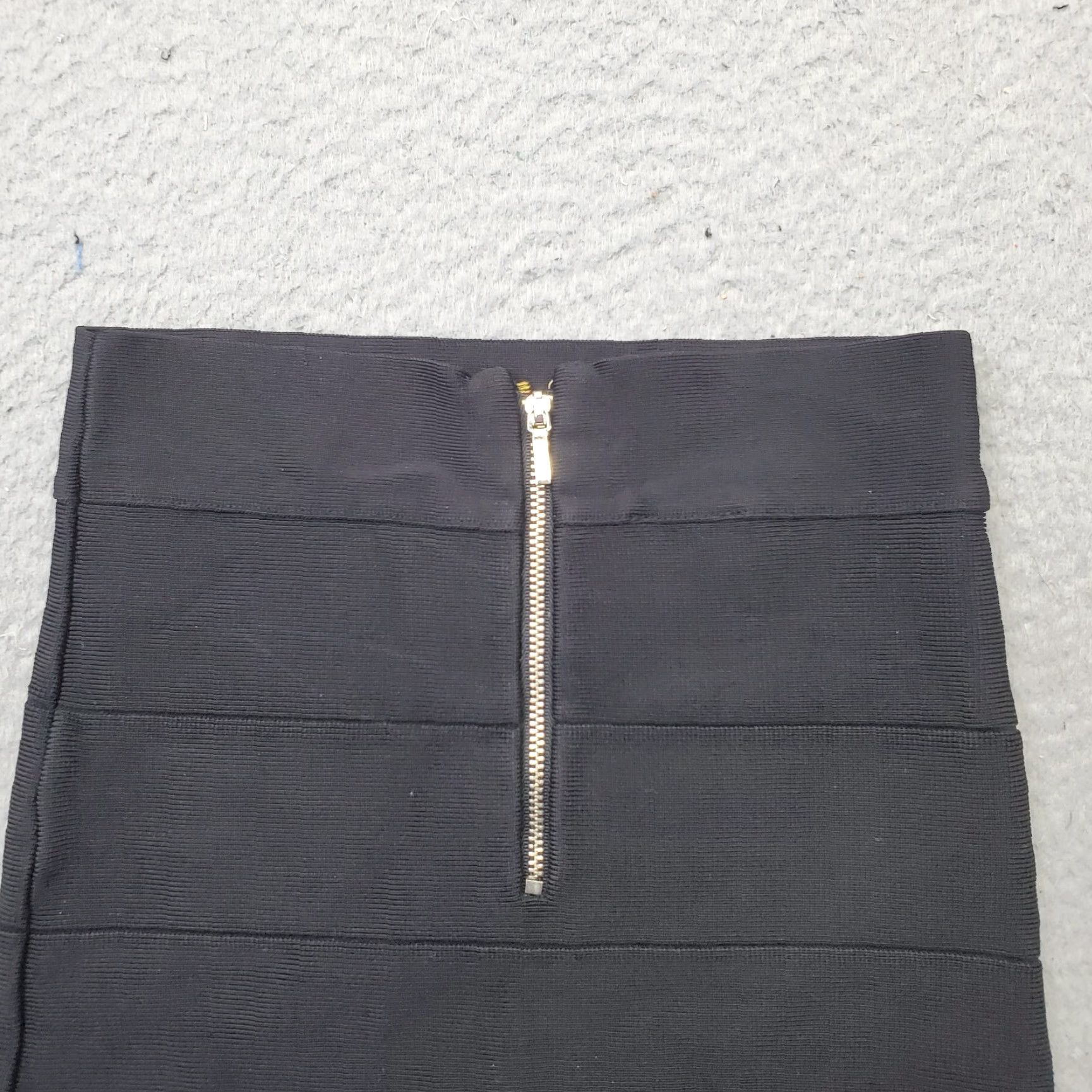 Bebe bebe Skirt Womens M Black Regular Fit Back Zip Straight & Pencil Size: Womens Size M: Black: 90s? Size 32" / US 10 / IT 46 - 7 Thumbnail