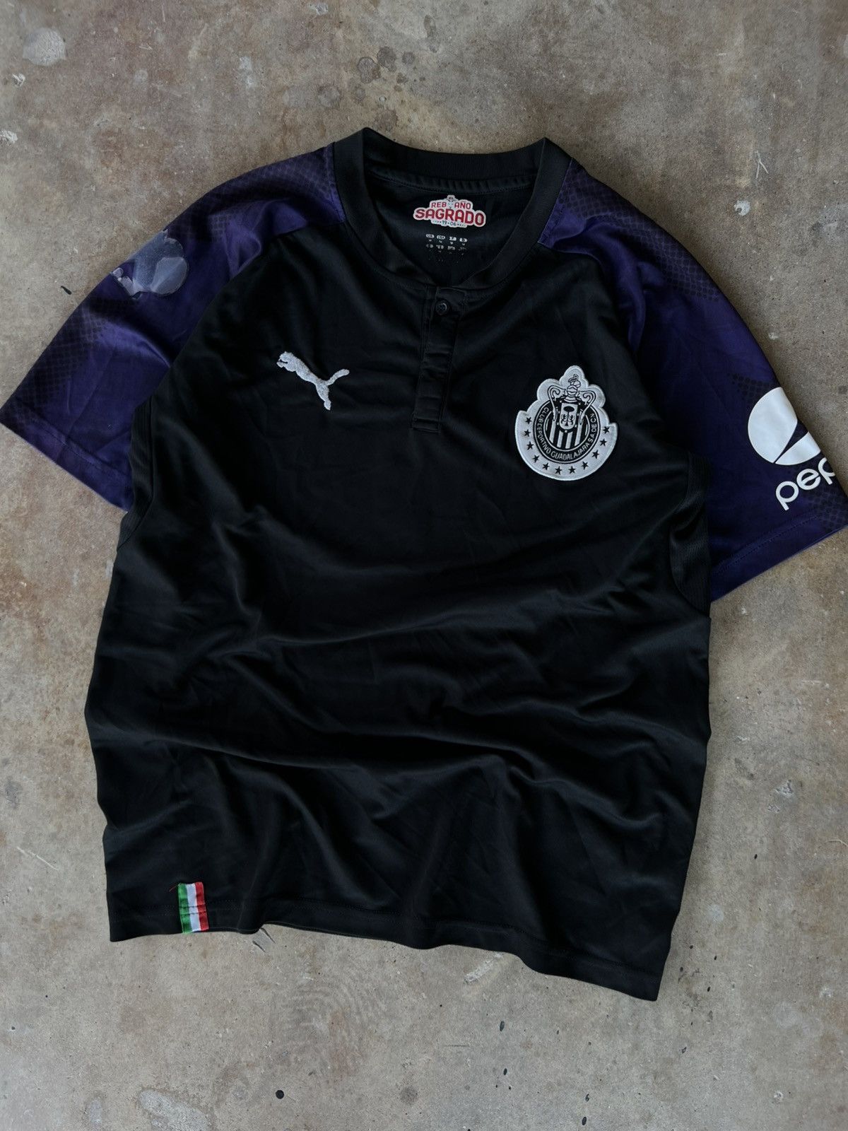 Puma Puma Guadalajara Chivas Liga MX Soccer Futbol Jersey Kit Size US M / EU 48-50 / 2 - 1 Thumbnail