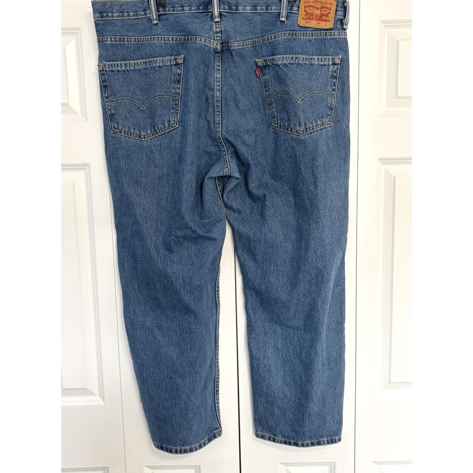Levi's Levi's 550 Jeans Mens Relaxed Fit Denim size 46x30 Blue 5-Pocket Straight Zip Belt Loops Medium Wash Modern American Regular Size US 30 / EU 46 - 2 Thumbnail
