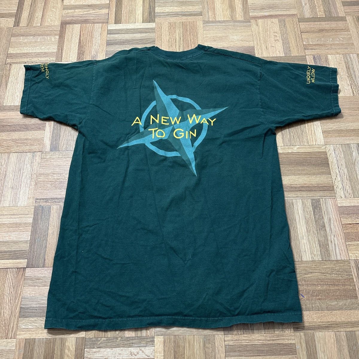 Fruit Of The Loom Vintage Tanqueray Malacca Gin tee Size US XL / EU 56 / 4 - 1 Thumbnail