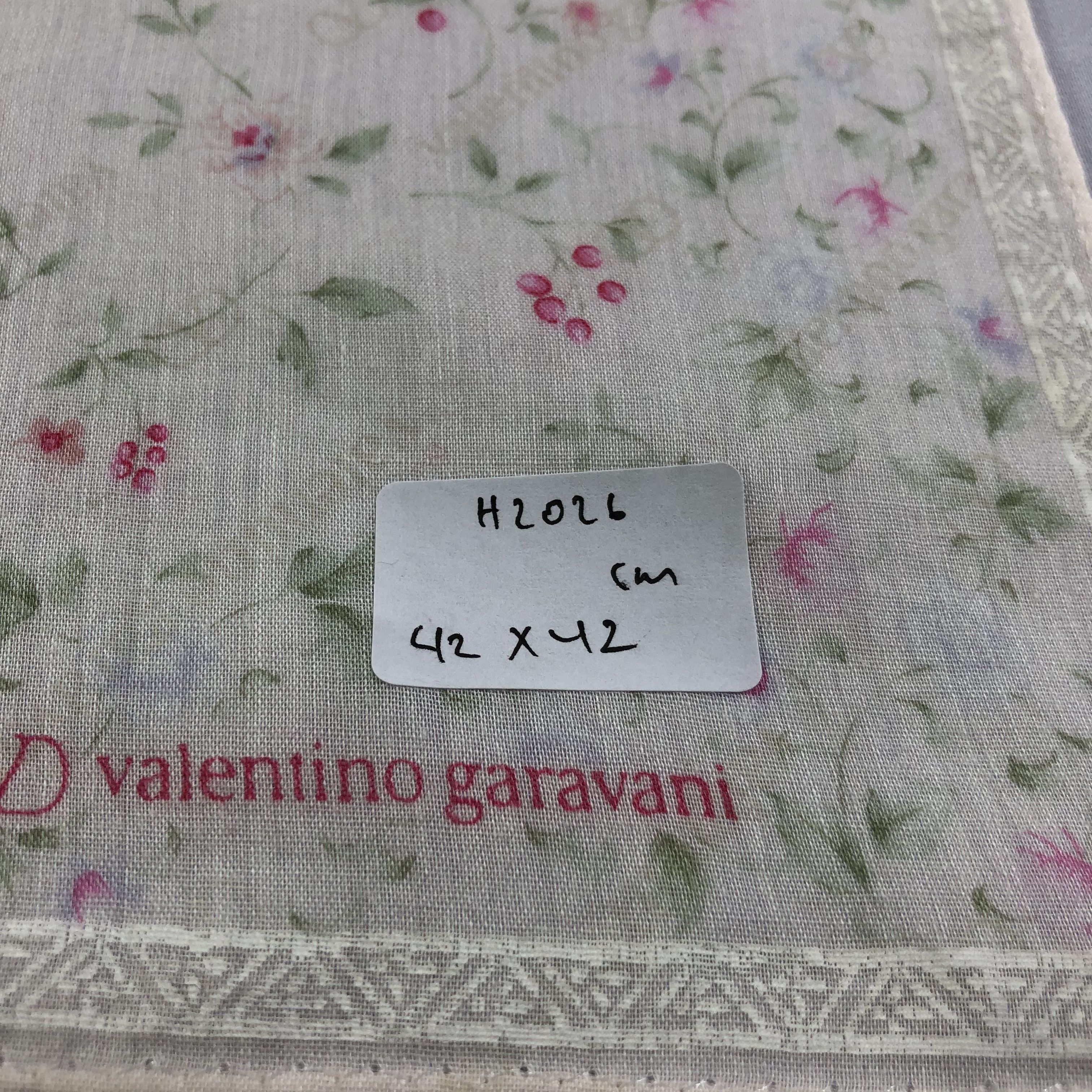 Vintage VaLENTino GarAVAni Handkerchief Neckerchief Bandana H2026 Size ONE SIZE - 6 Thumbnail