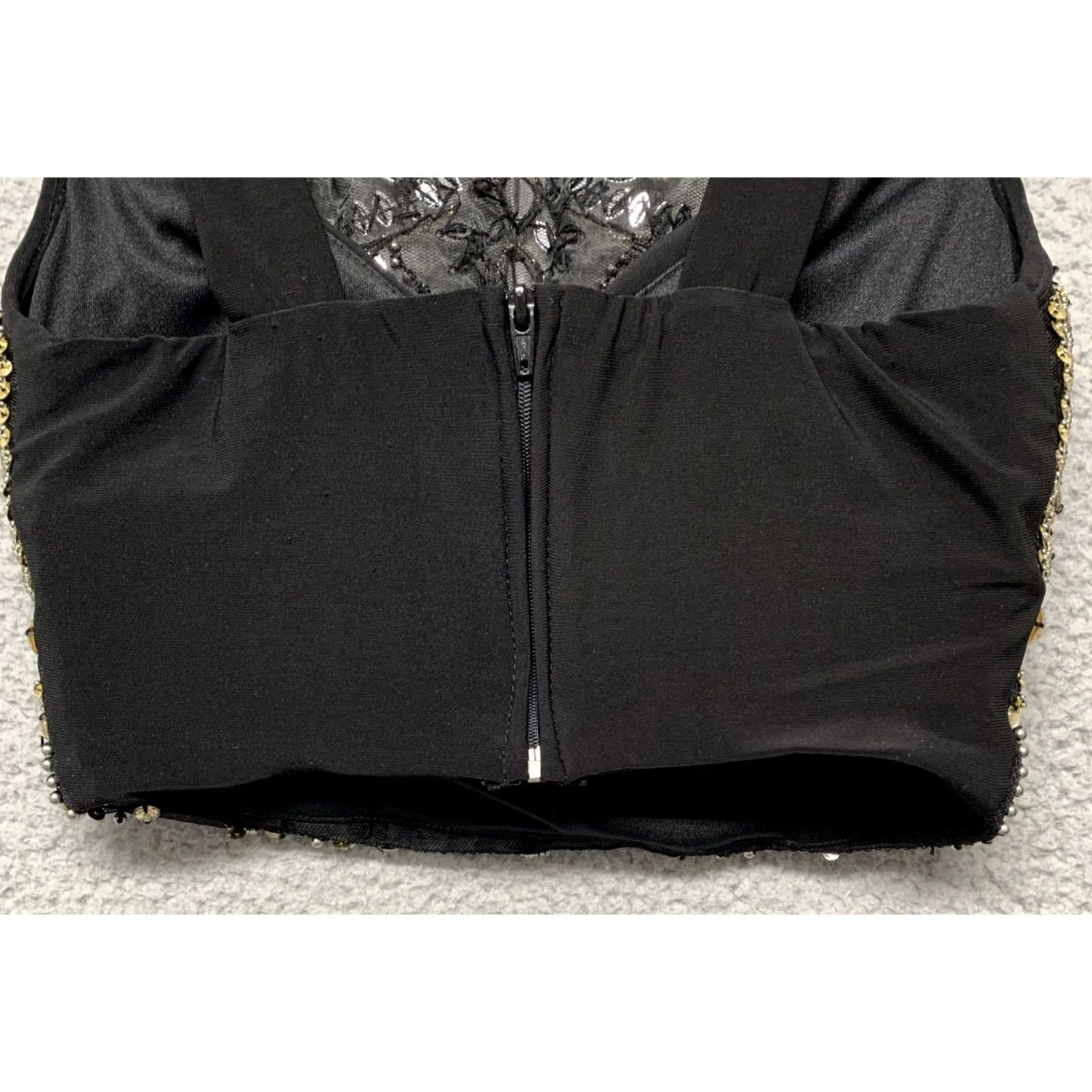 Vintage Windsor Halter Top Dressy Women’s/Misses Black Gold Zip Closure Built-In Bra Stretch 1/2 Size Slim Used Size XS / US 0-2 / IT 36-38 - 7 Thumbnail
