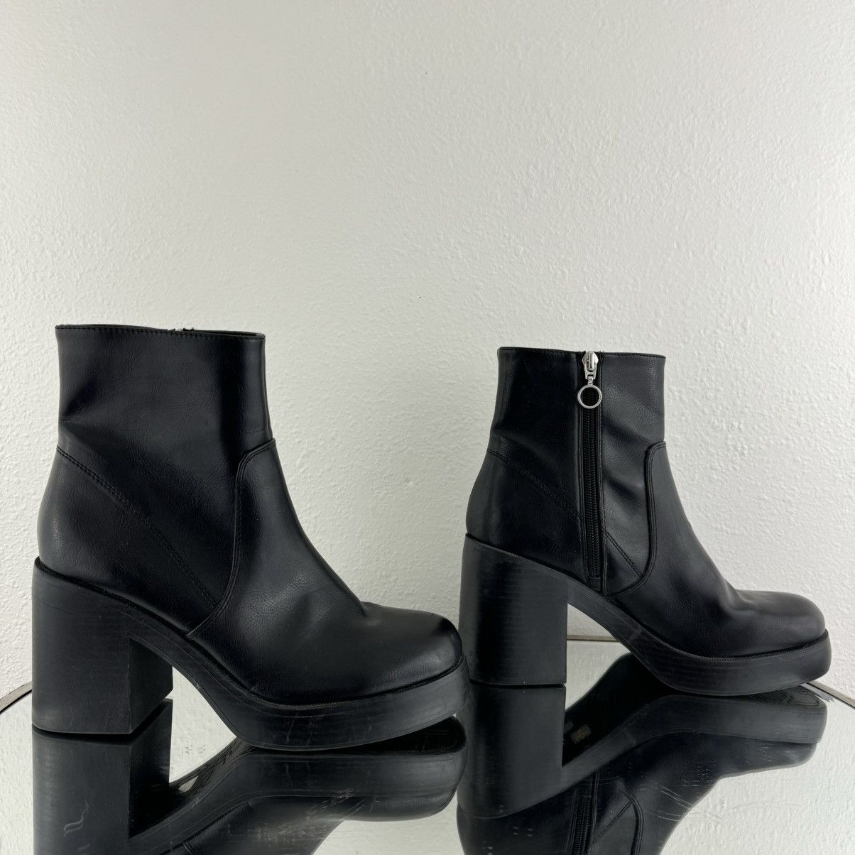 Other DIRTY LAUNDRY Black Faux Leather Groovy Platform Ankle Boots Size US 8.5 / IT 38.5 - 3 Thumbnail