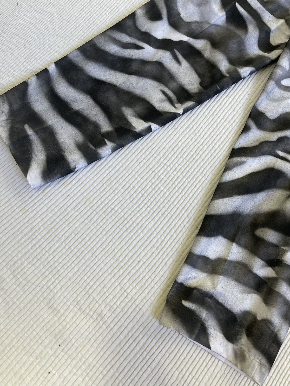 Handmade × Vintage Hand Camo Snow Tiger Cargos Size US 32 / EU 48 - 14 Thumbnail
